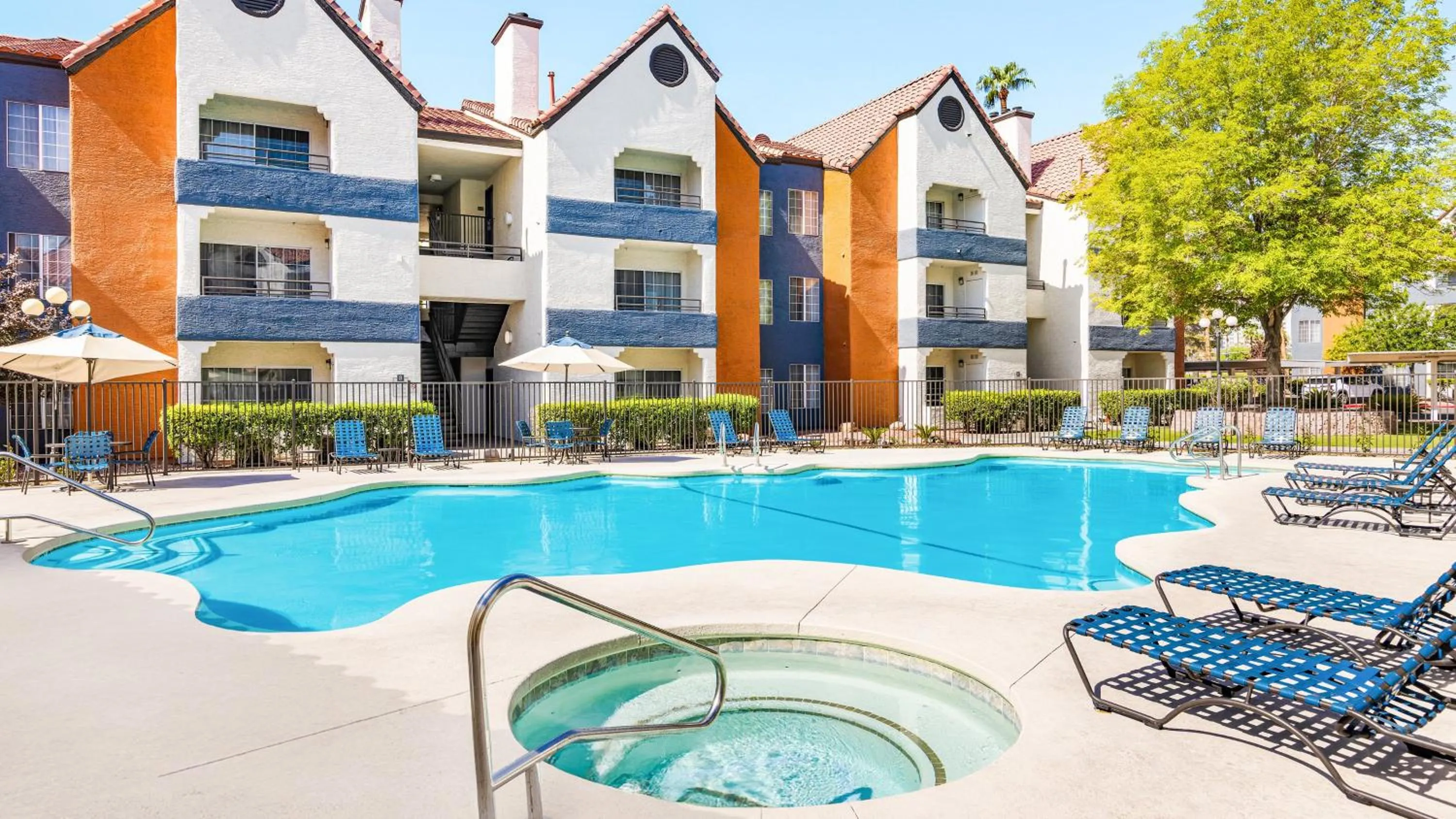 Swimming pool in Holiday Inn Club Vacations at Desert Club Resort