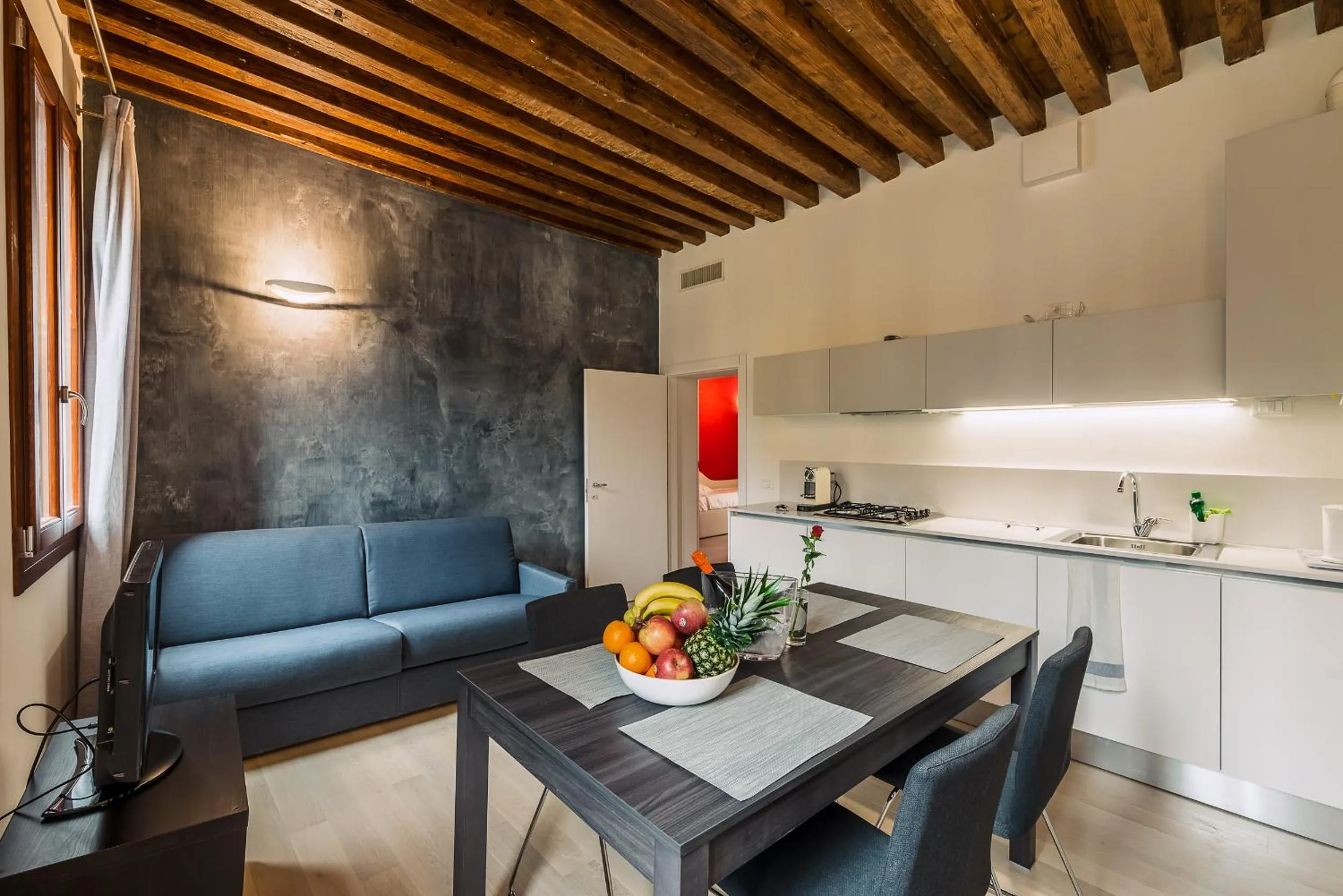 Kitchen or kitchenette in Charming Palace Corte del Teatro