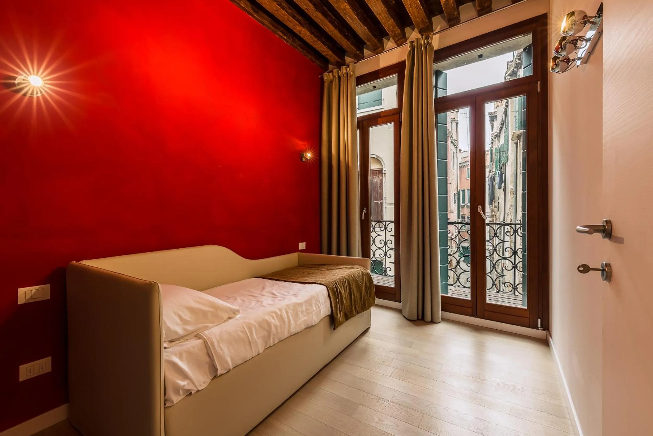 Bed in Charming Palace Corte del Teatro