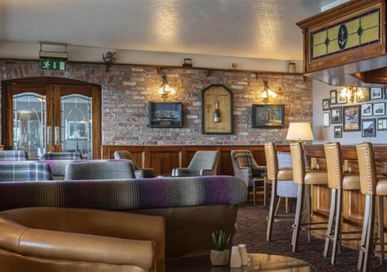 Restaurant/places to eat in Bayview Hotel