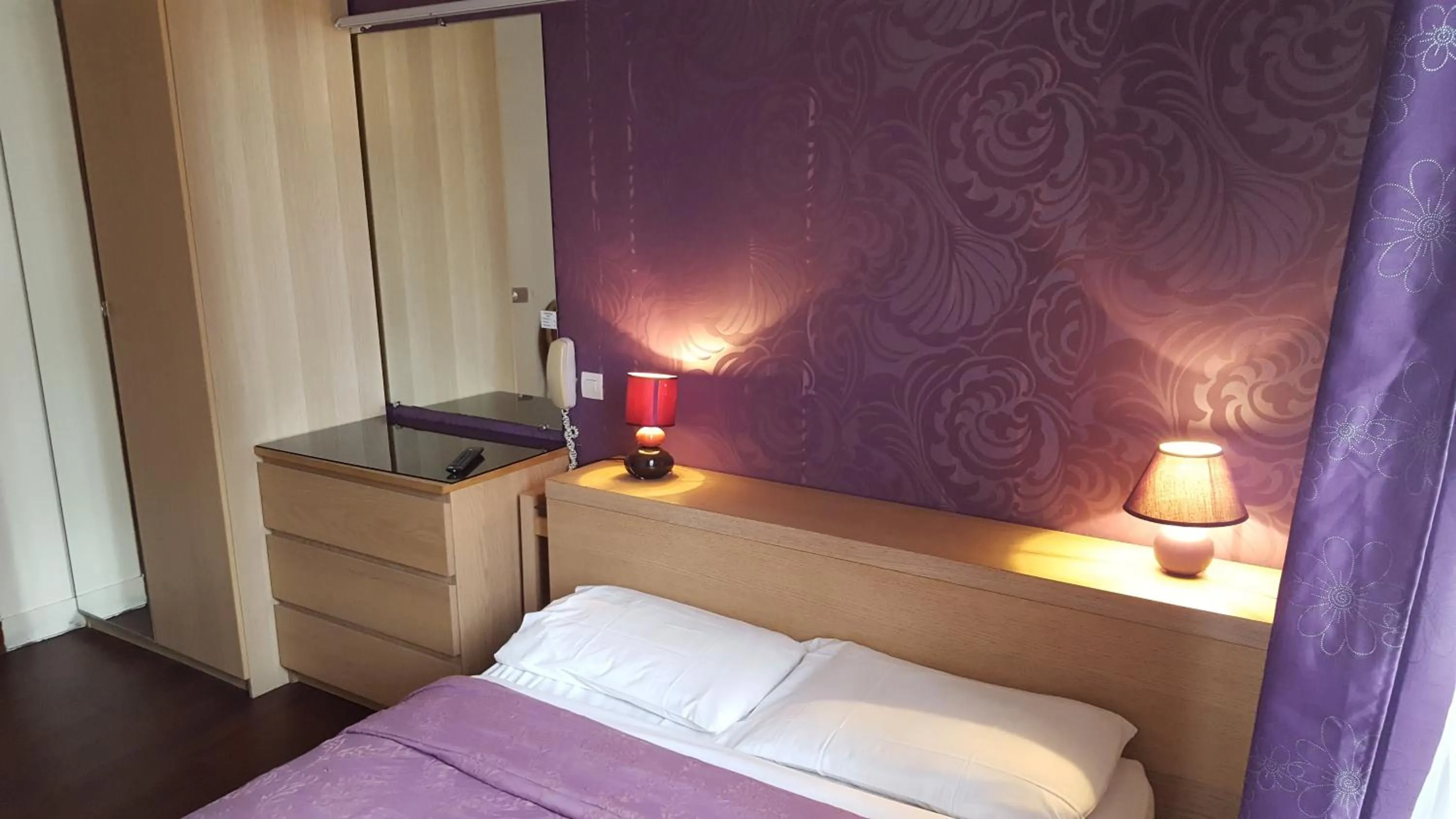 Bedroom, Bed in Hôtel Média