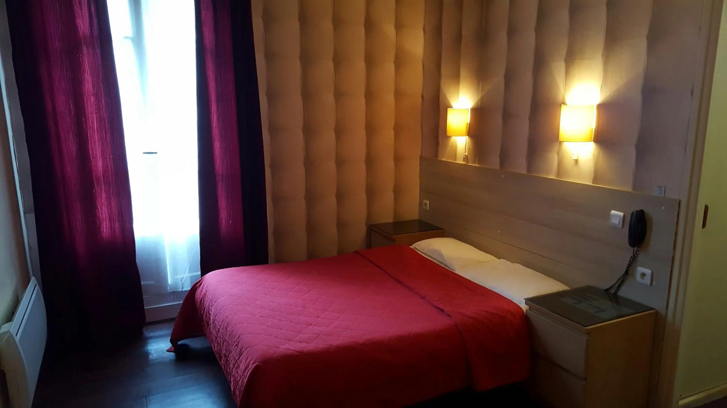 Bedroom, Bed in Hôtel Média