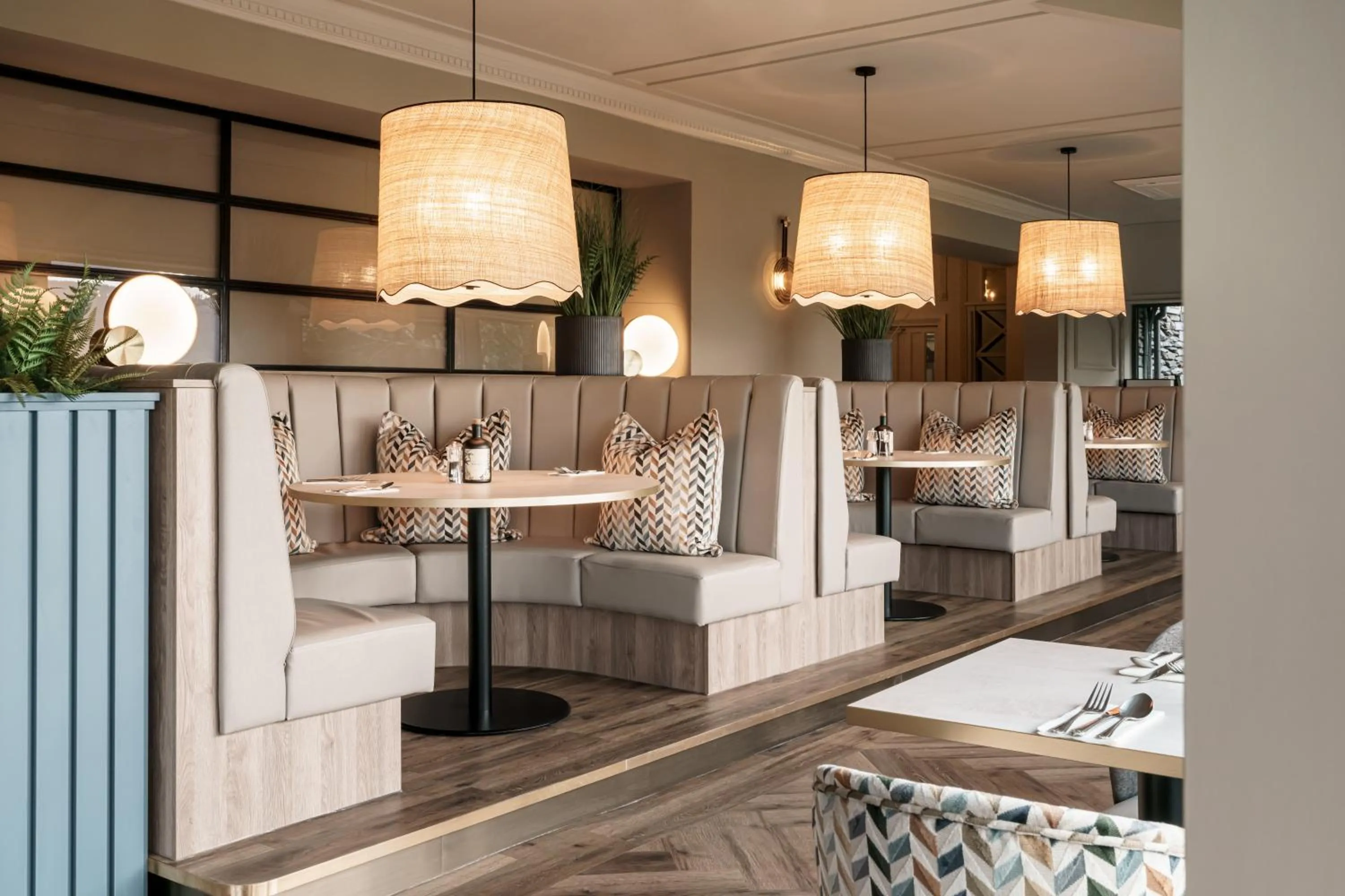 Restaurant/places to eat in Craig Manor