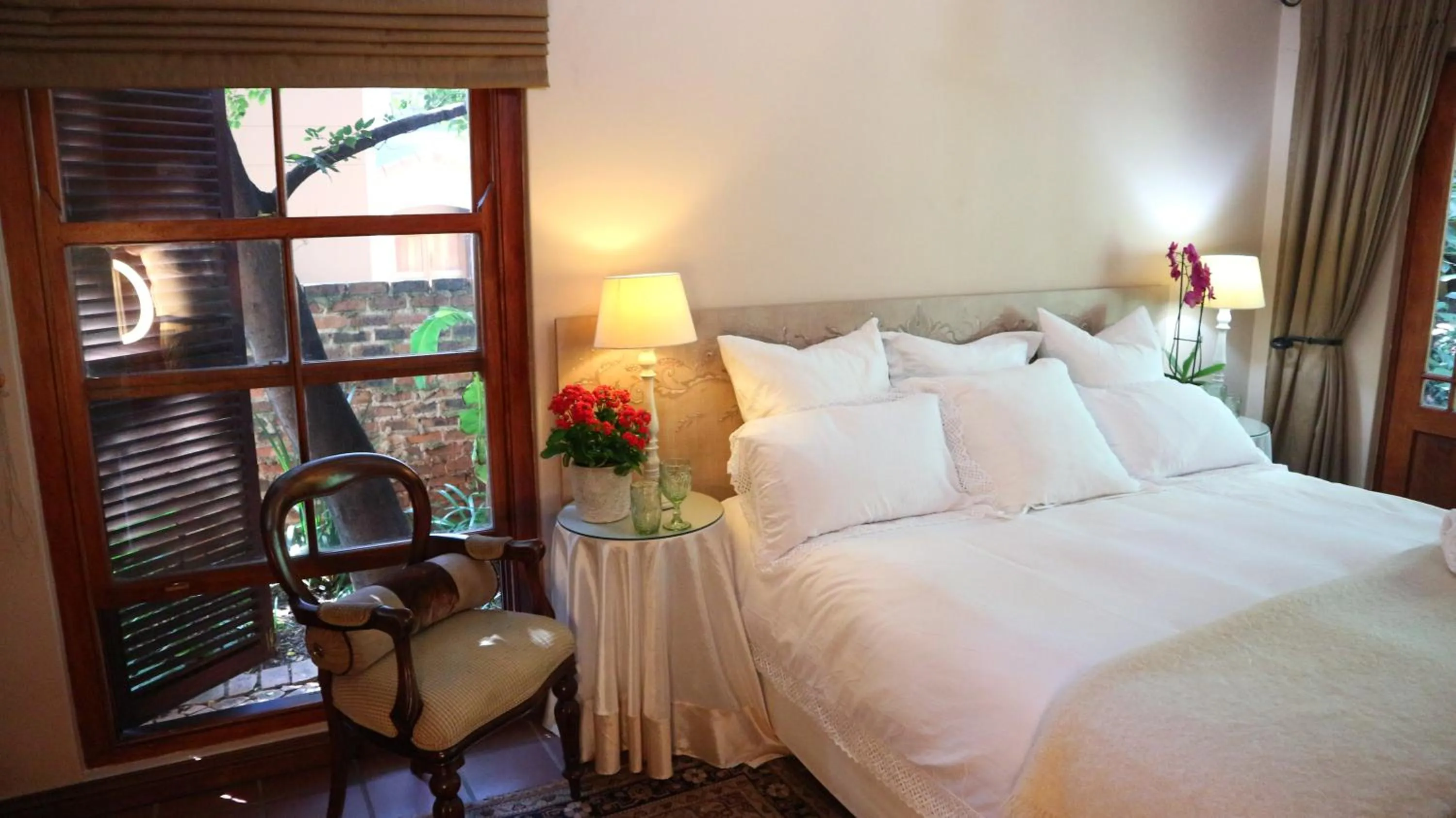 Bed in Foxwood House Boutique Hotel