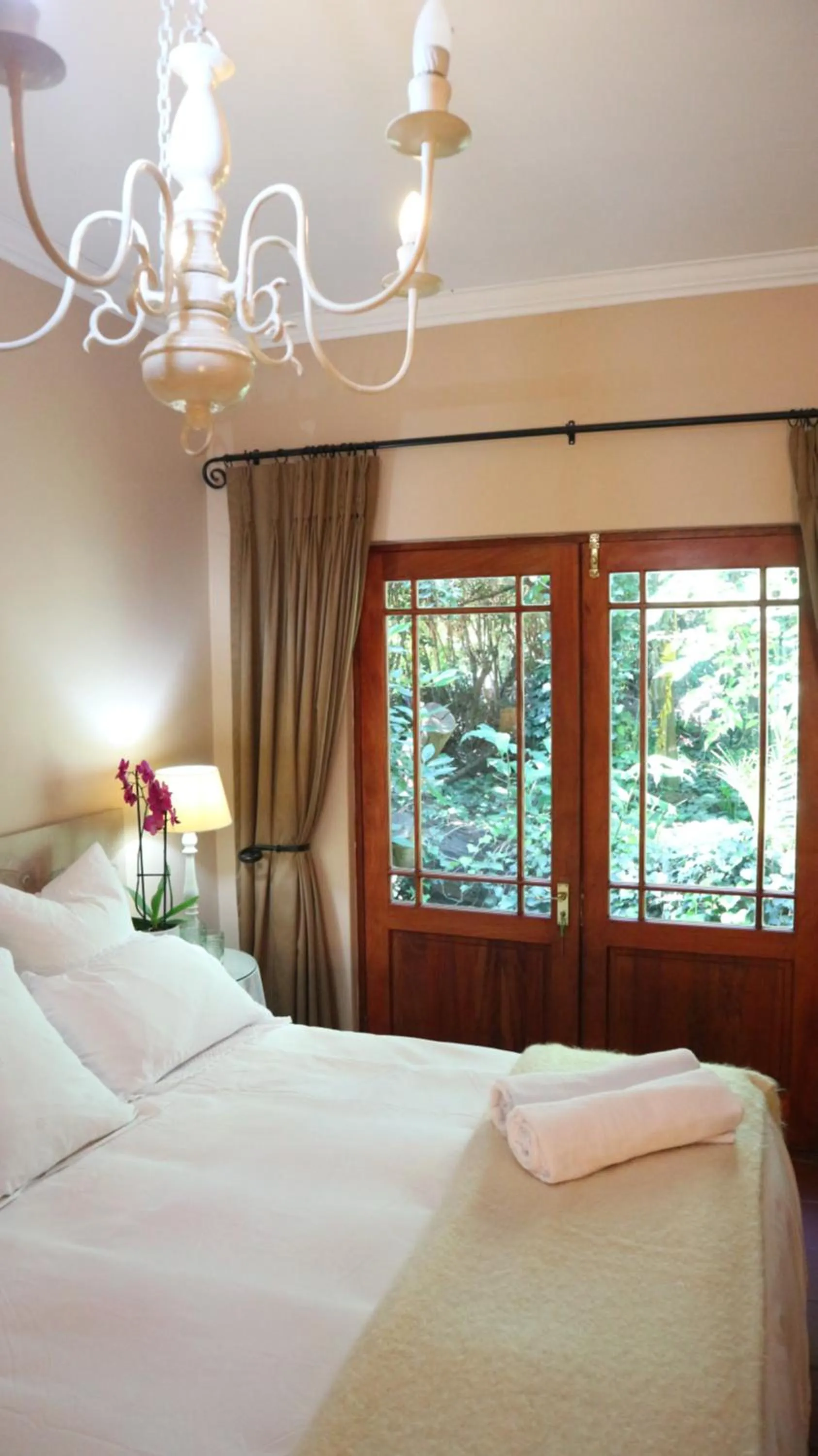 Bed in Foxwood House Boutique Hotel