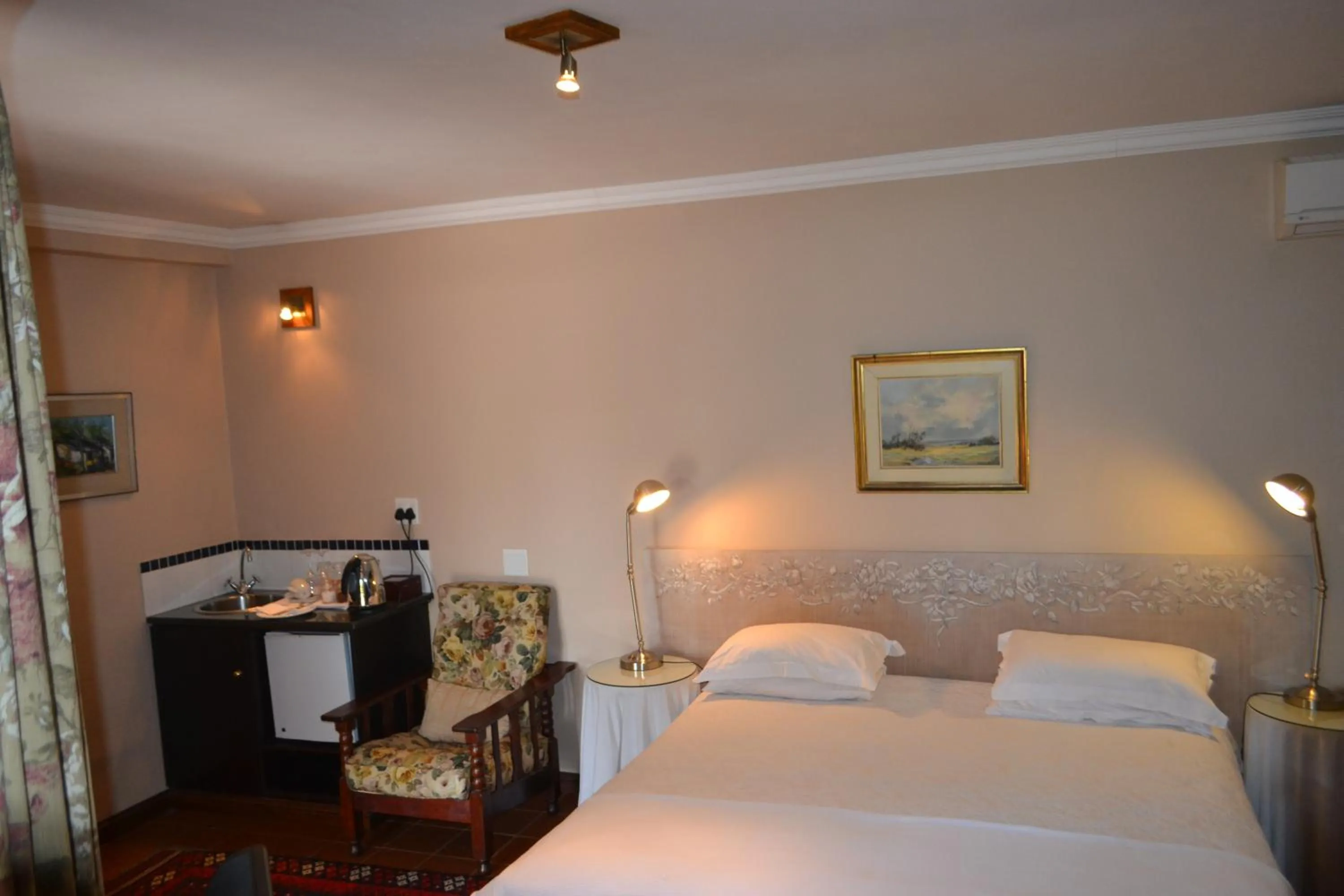 Bedroom, Bed in Foxwood House Boutique Hotel