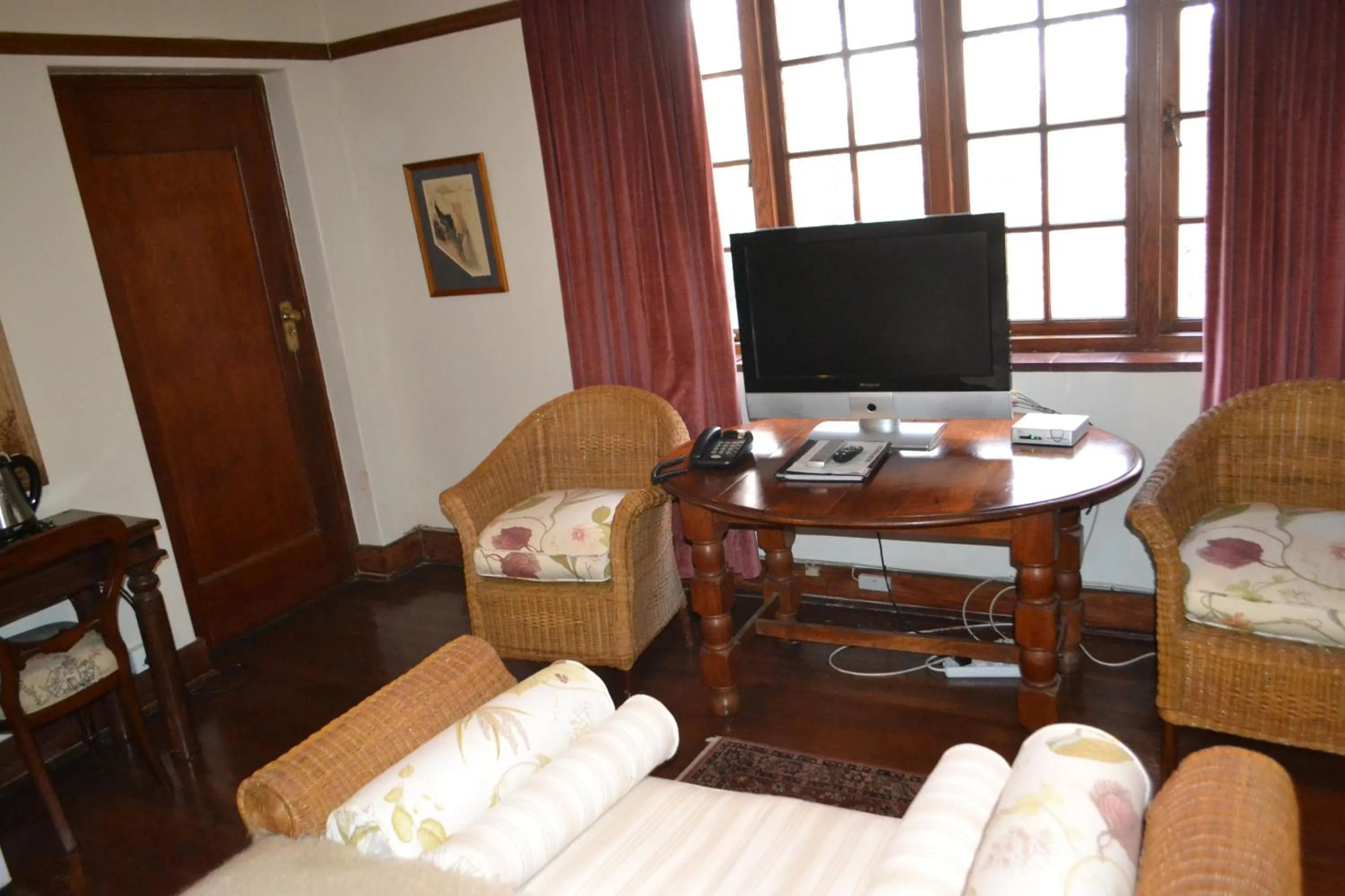 TV and multimedia in Foxwood House Boutique Hotel