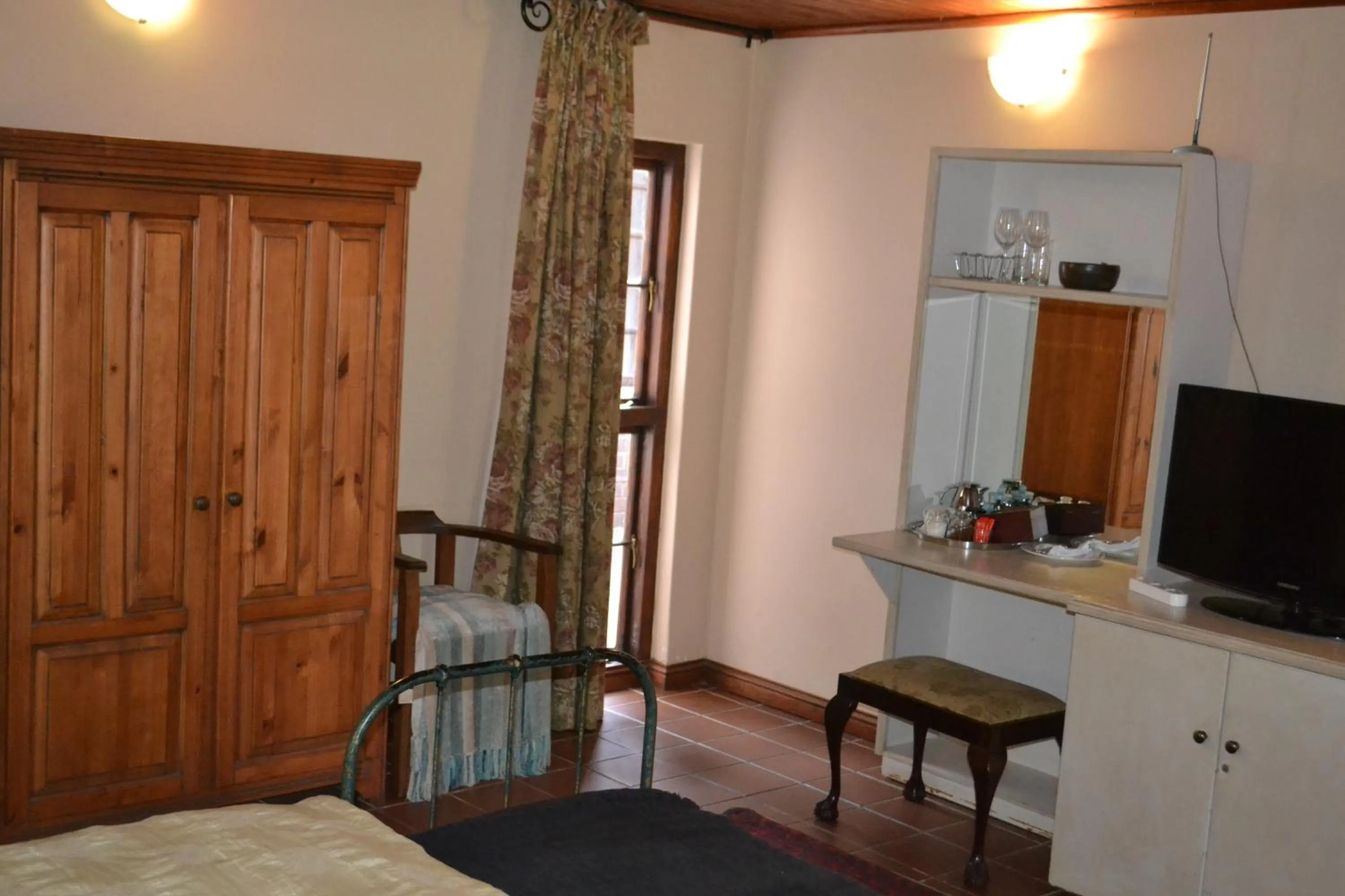 TV and multimedia in Foxwood House Boutique Hotel