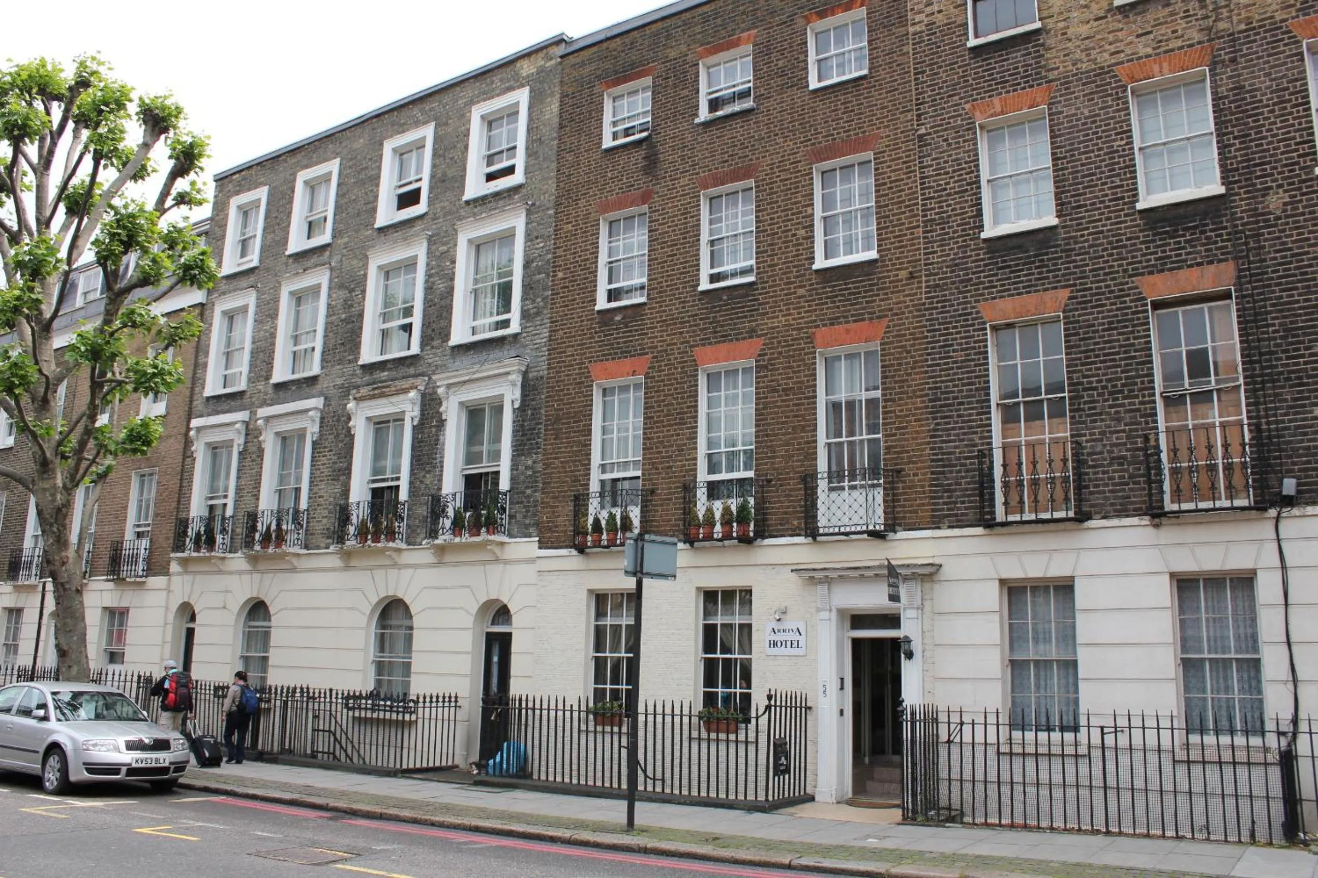 Facade/entrance in Arriva Hotel