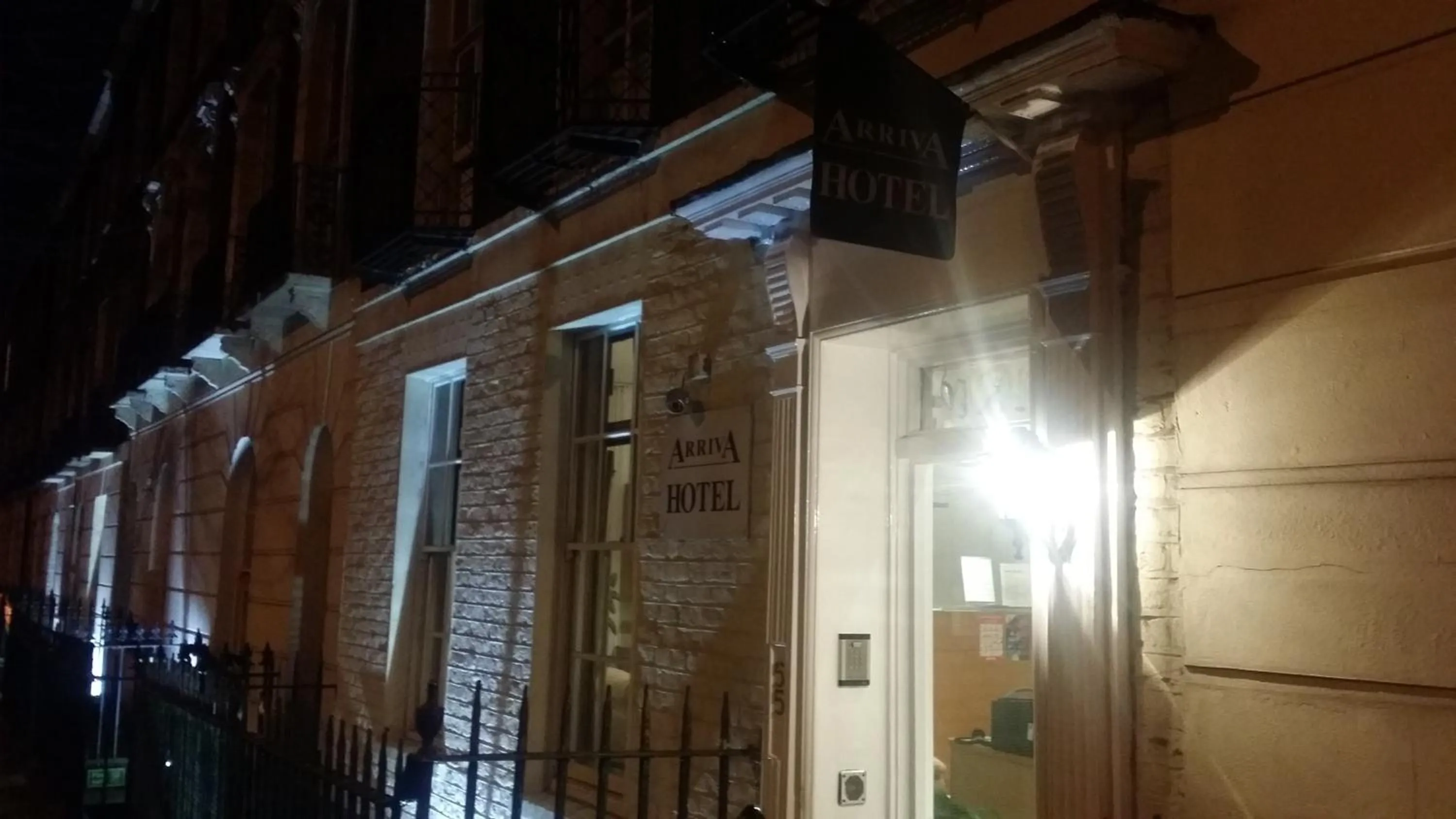 Facade/entrance in Arriva Hotel