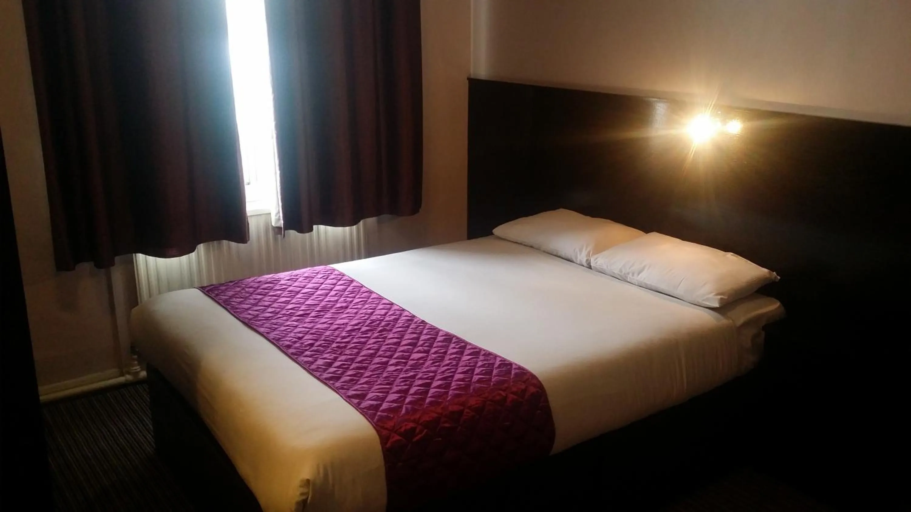 Bedroom, Bed in Arriva Hotel