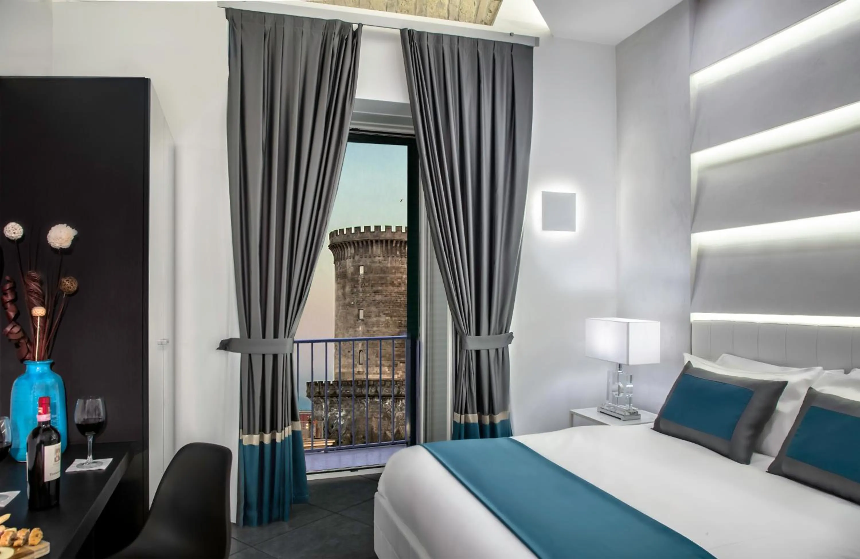 Photo of the whole room, Bed in Carten