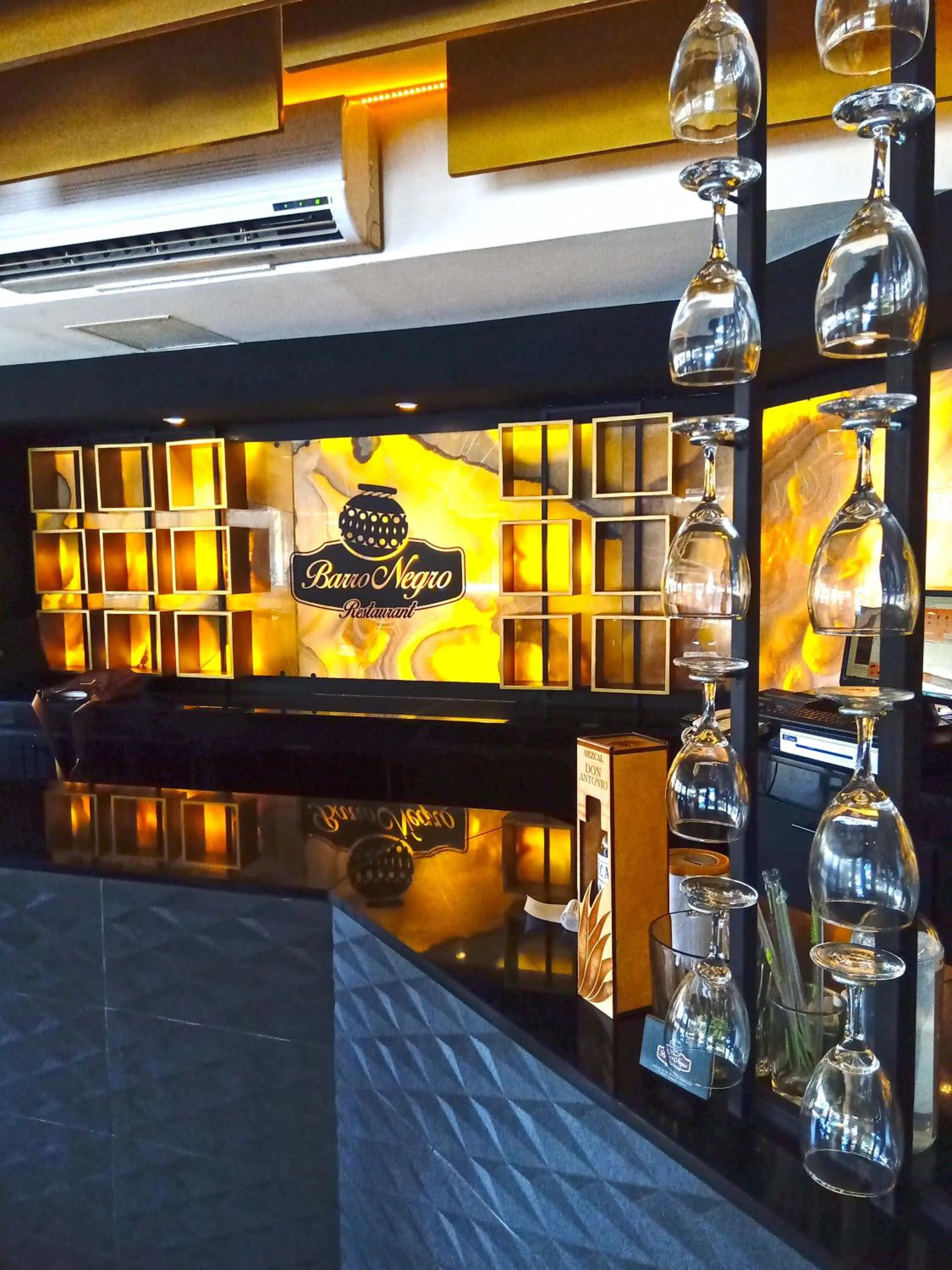 Restaurant/places to eat in Villa Esmeralda