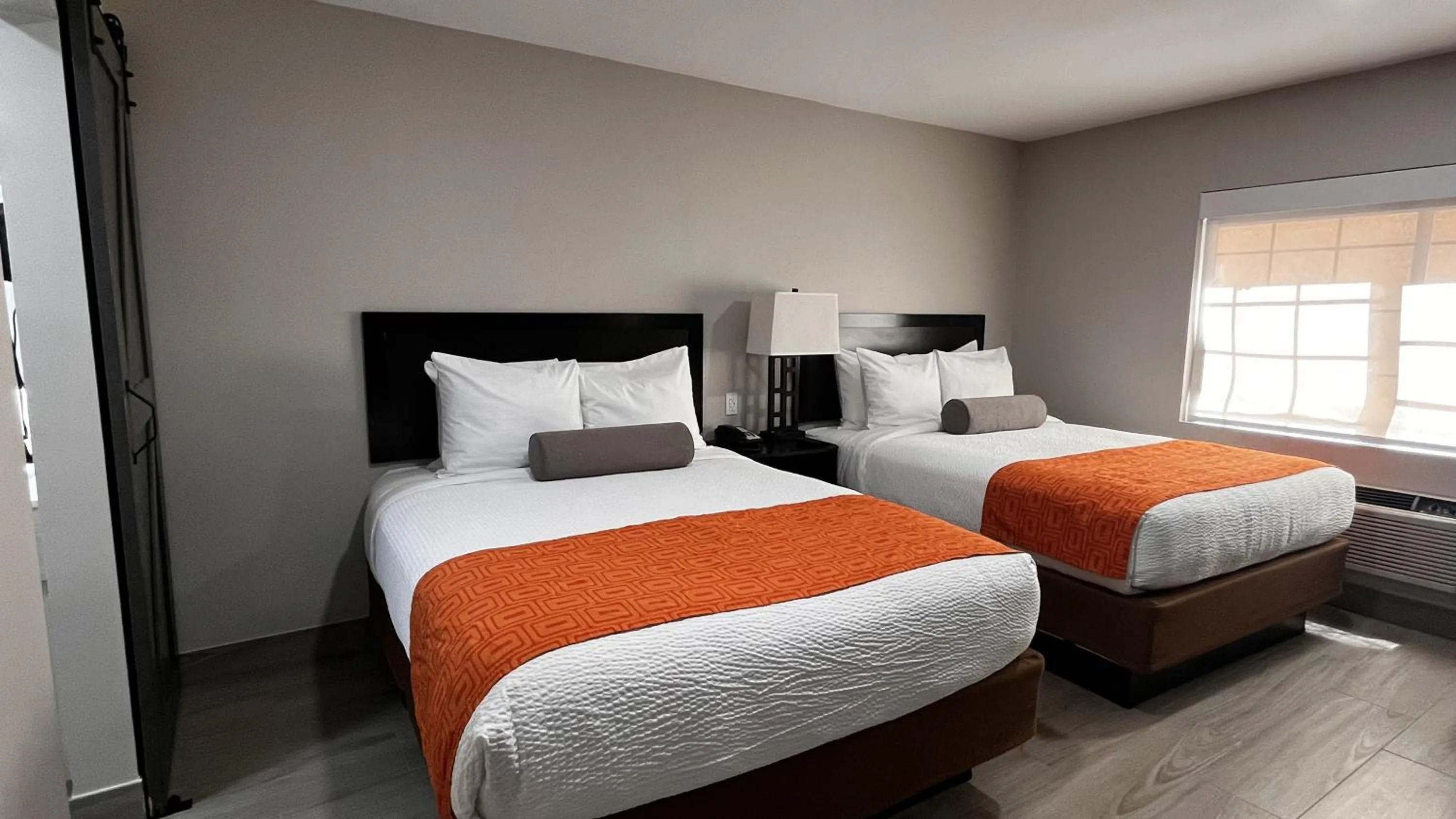 Bed in Howard Johnson by Wyndham Flagstaff University West