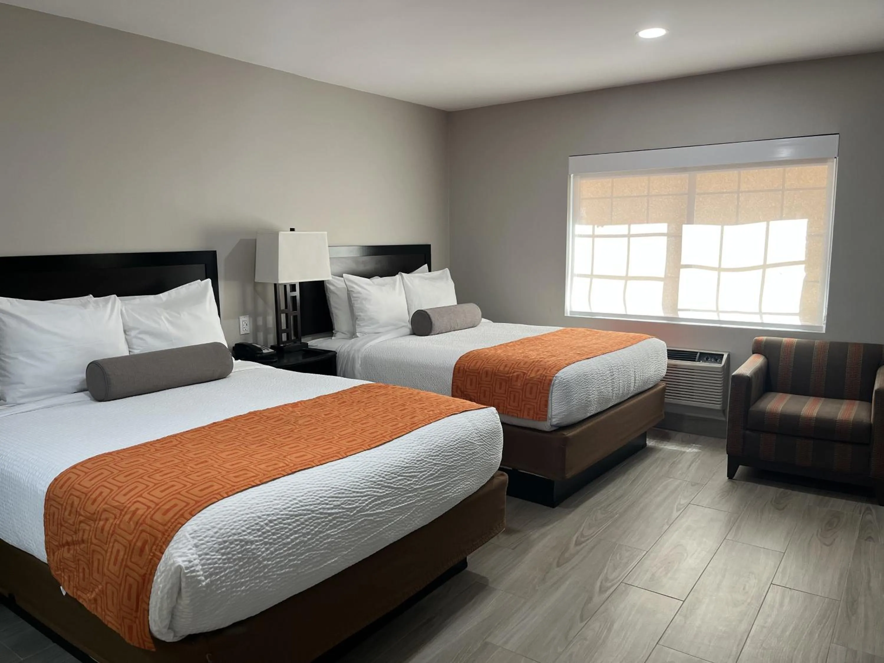 Bed in Howard Johnson by Wyndham Flagstaff University West