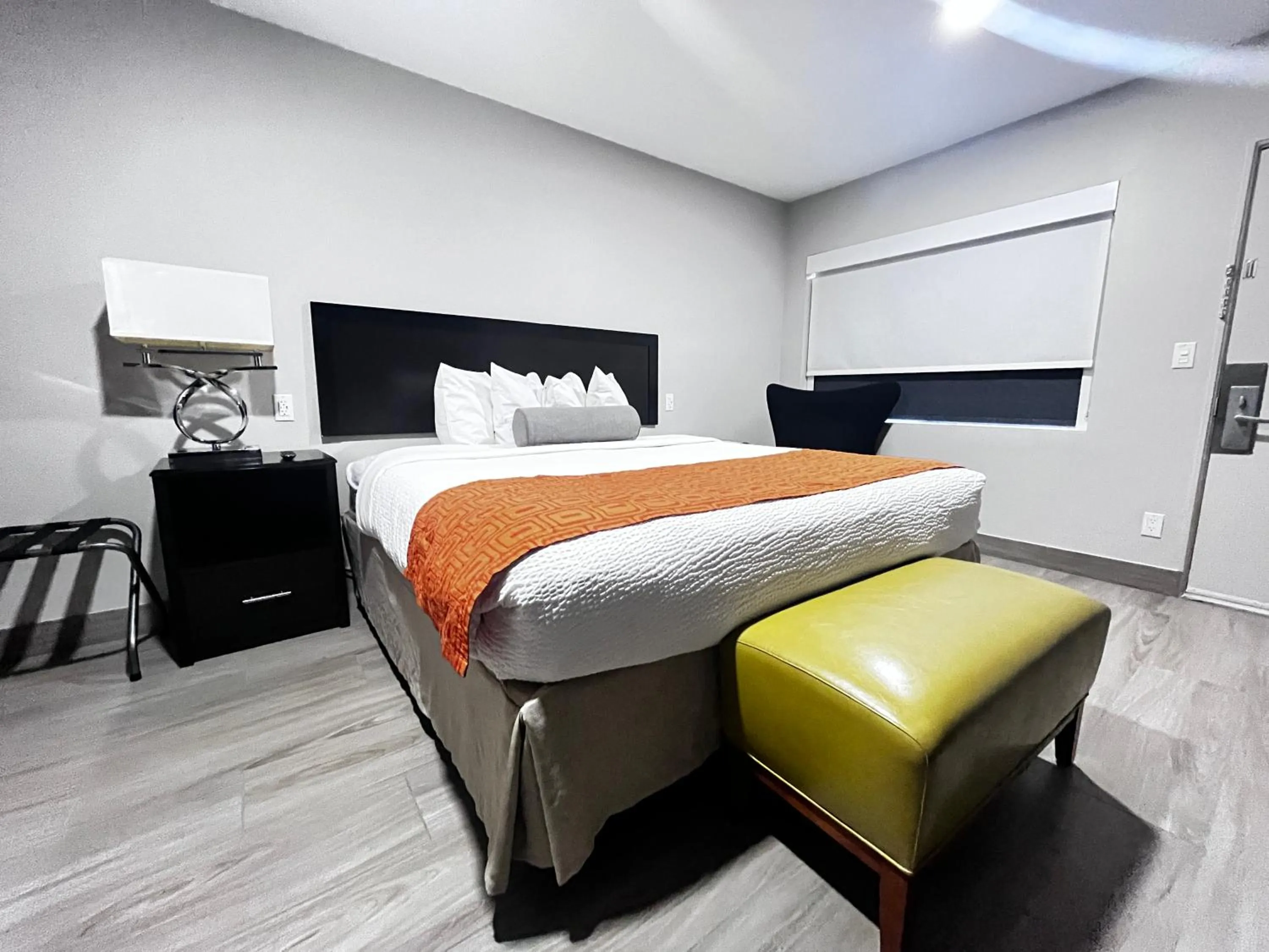 Bed in Howard Johnson by Wyndham Flagstaff University West