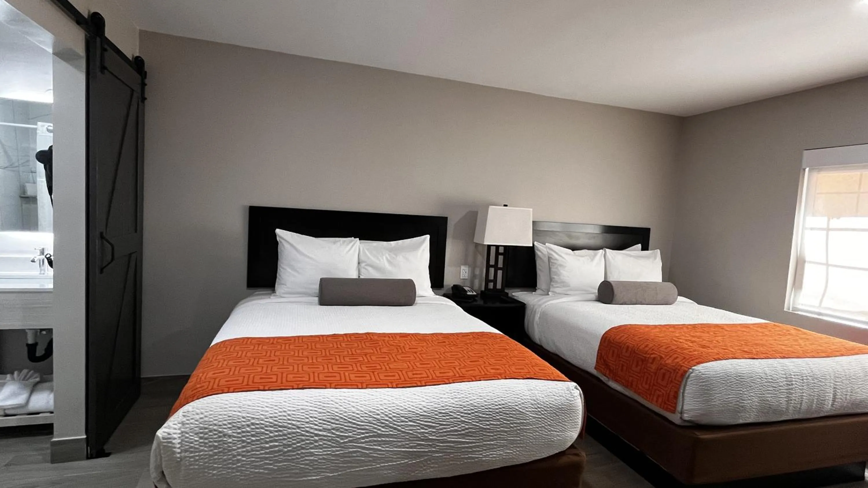 Bed in Howard Johnson by Wyndham Flagstaff University West