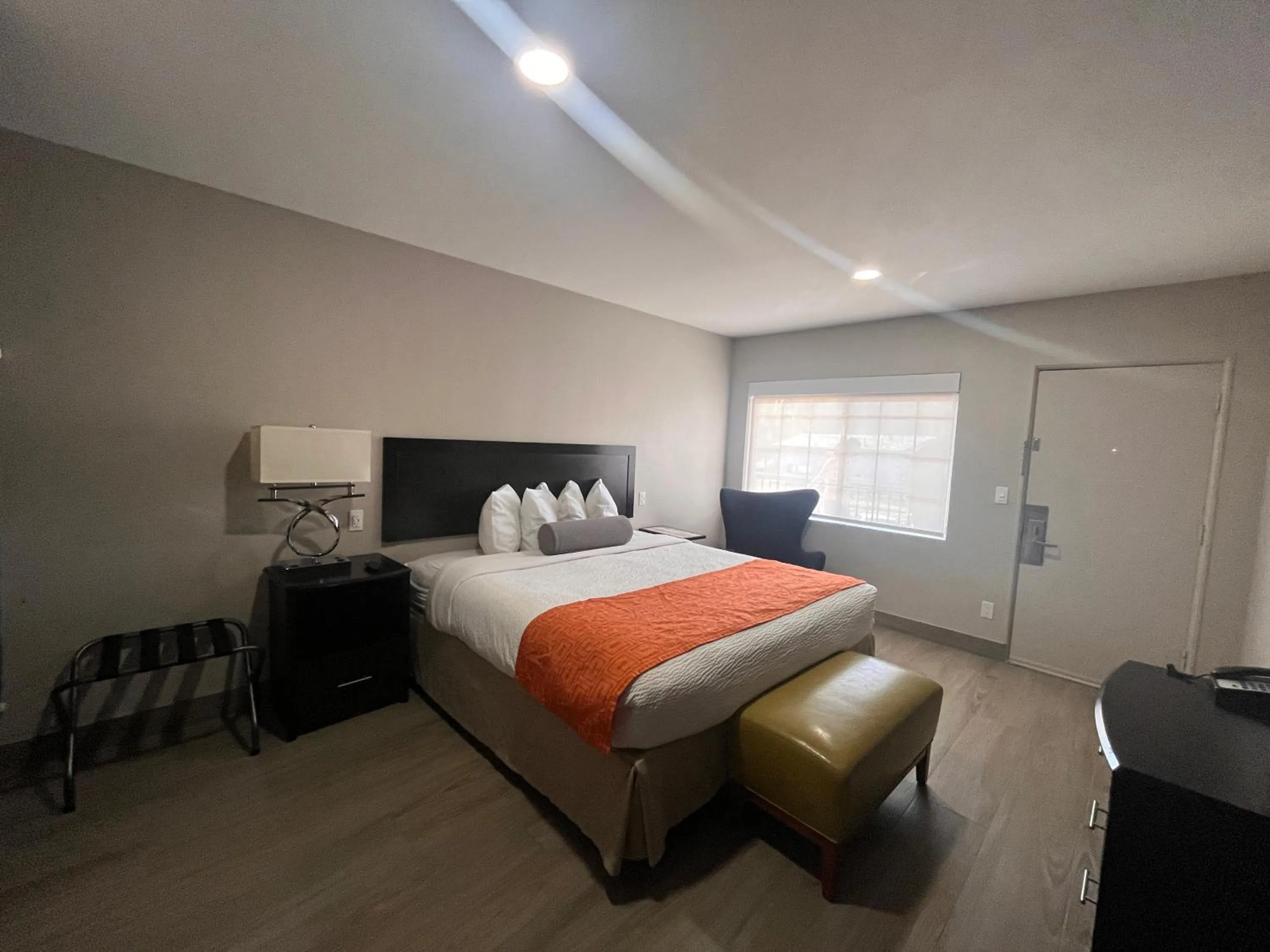 Bed in Howard Johnson by Wyndham Flagstaff University West