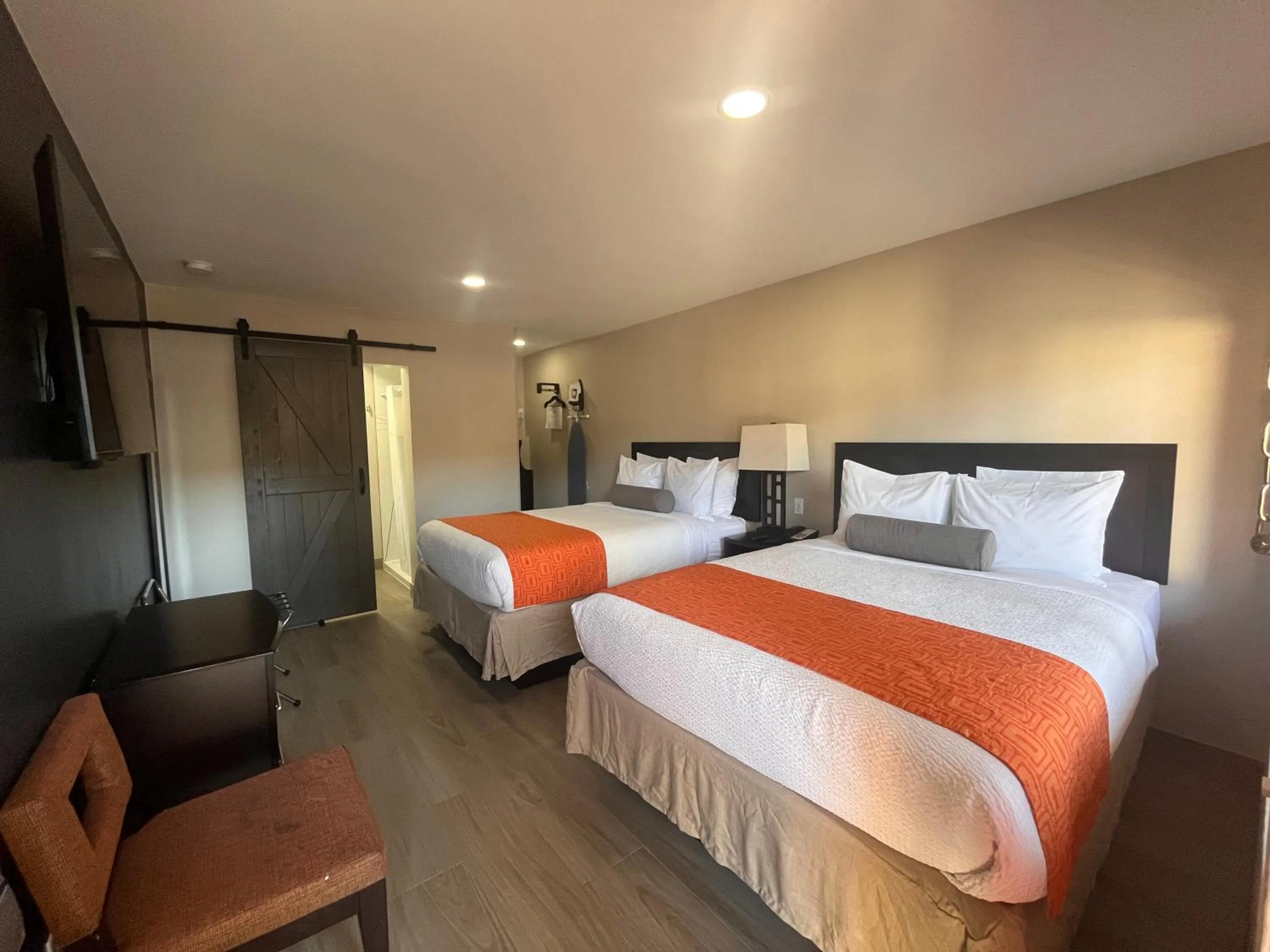 Bed in Howard Johnson by Wyndham Flagstaff University West