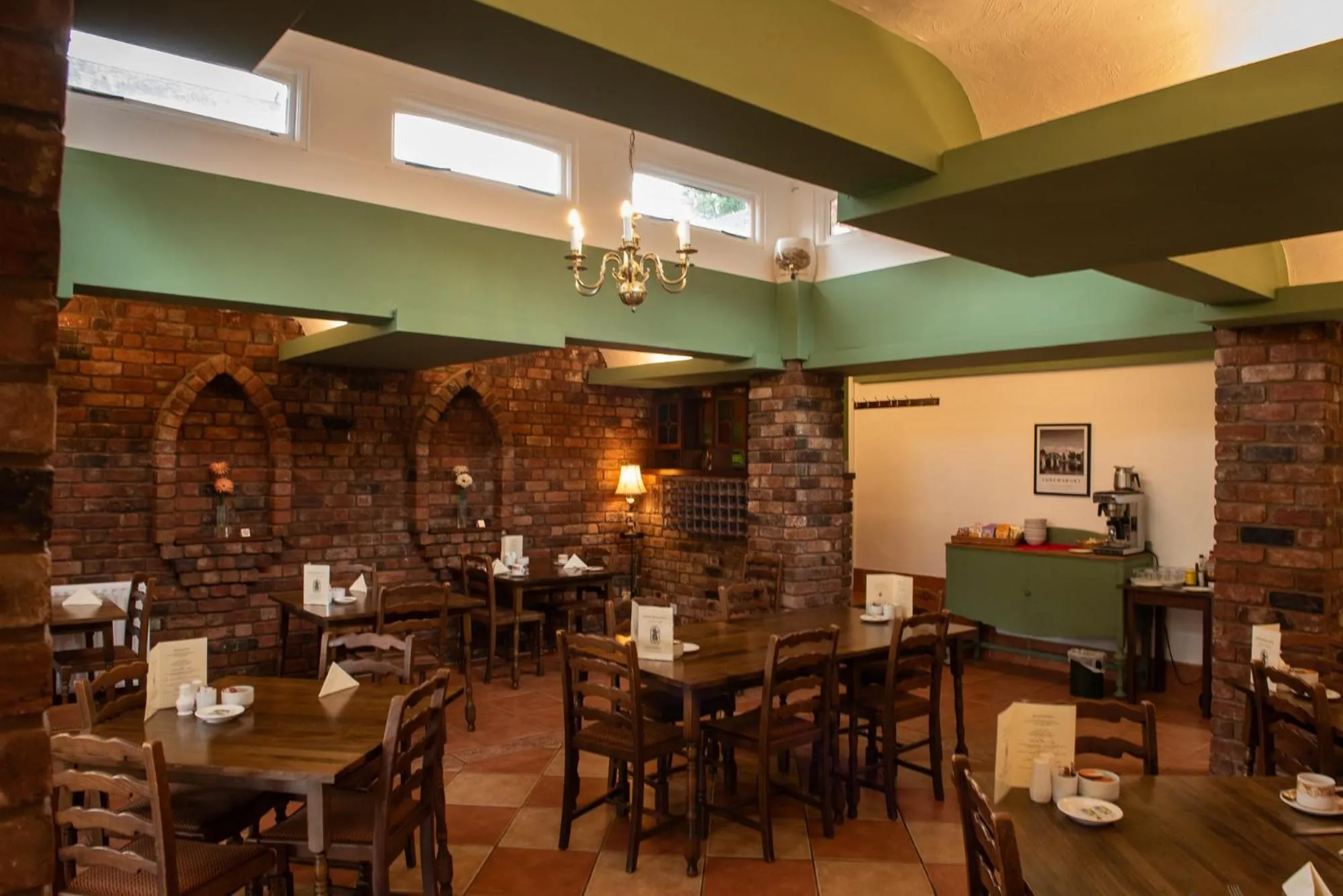 Restaurant/places to eat in Abbots Mead Hotel