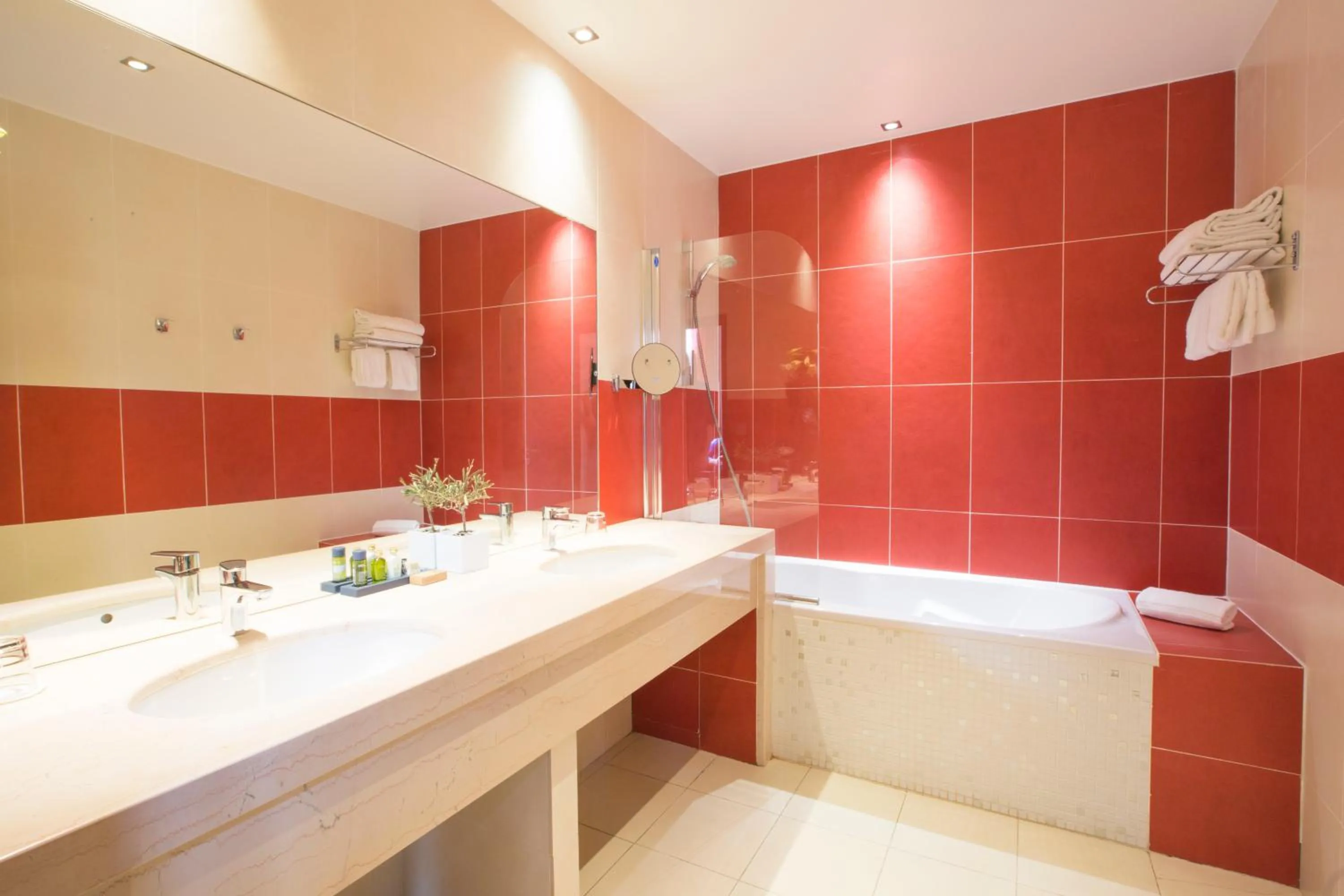 Bathroom in Westminster Hotel & Spa Nice