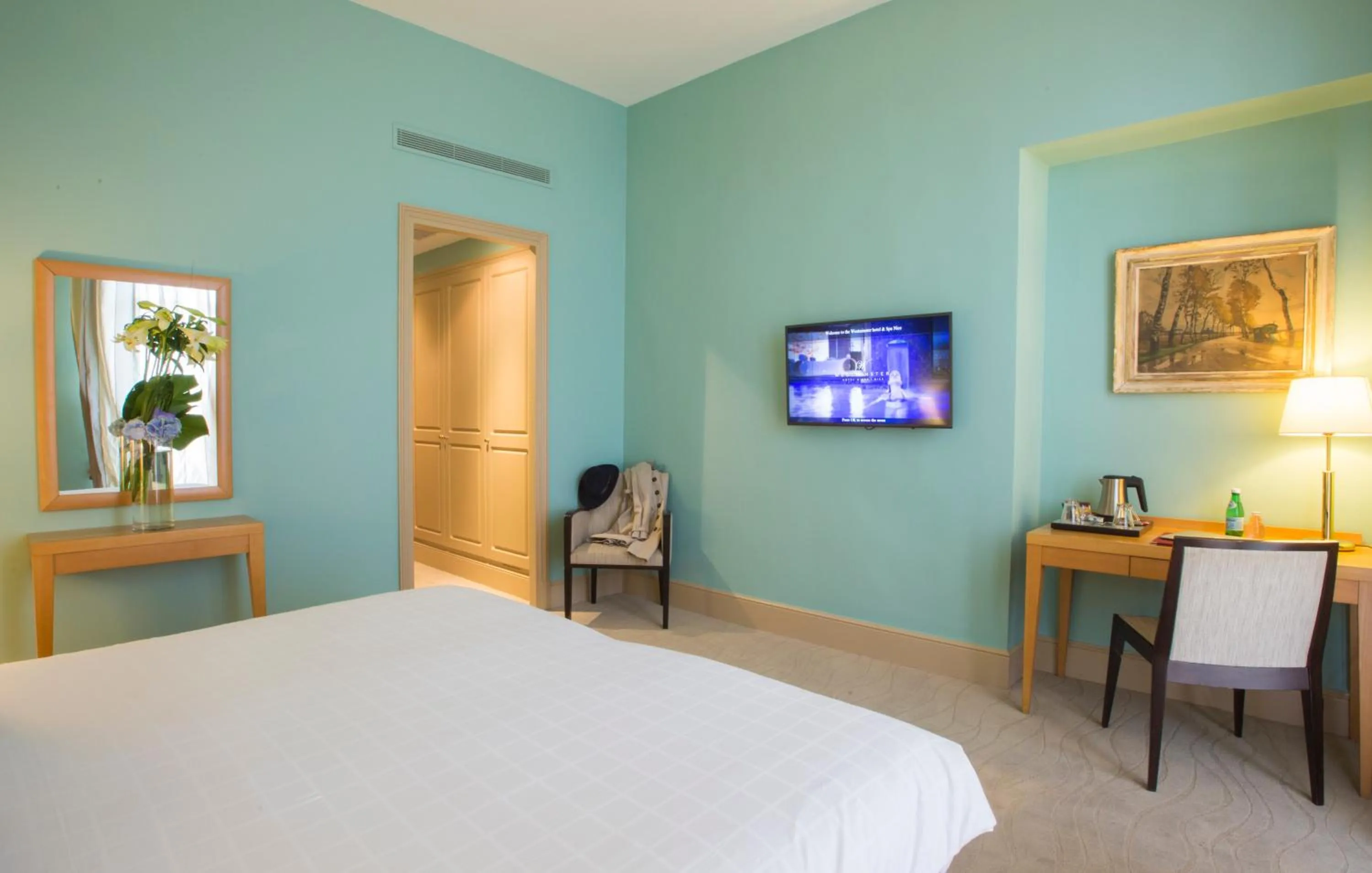 Bed in Westminster Hotel & Spa Nice