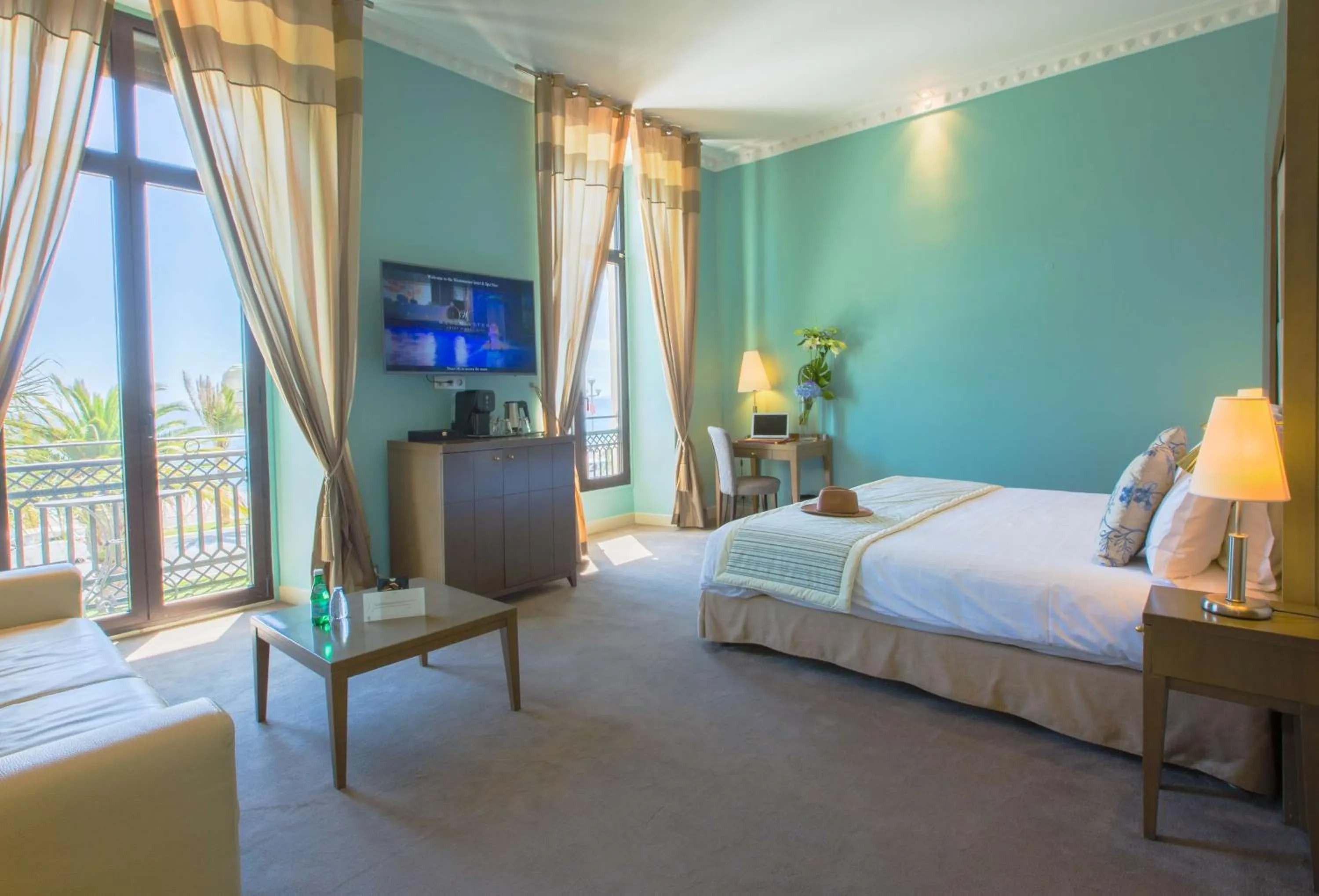 Photo of the whole room, Bed in Westminster Hotel & Spa Nice