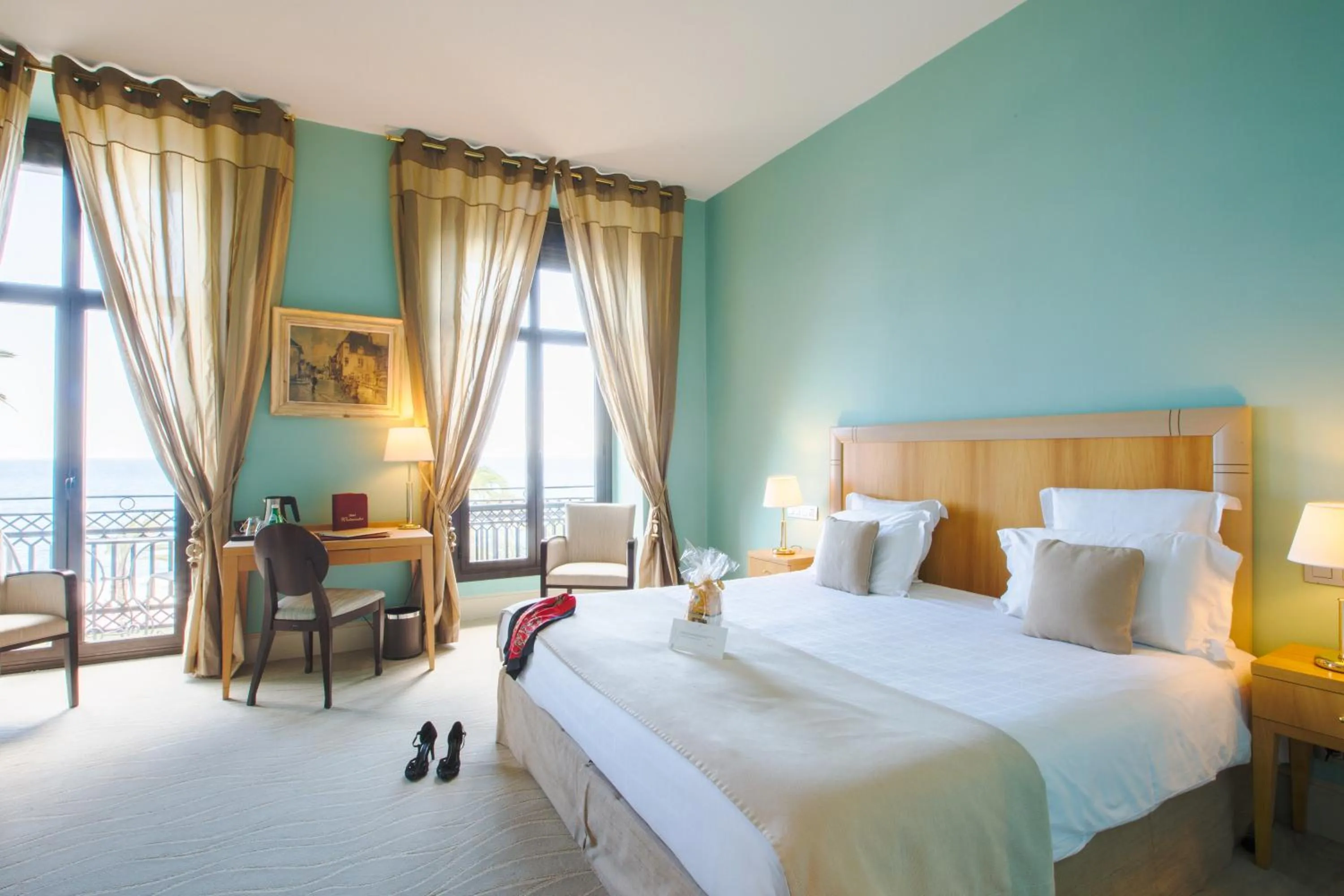 Bed in Westminster Hotel & Spa Nice