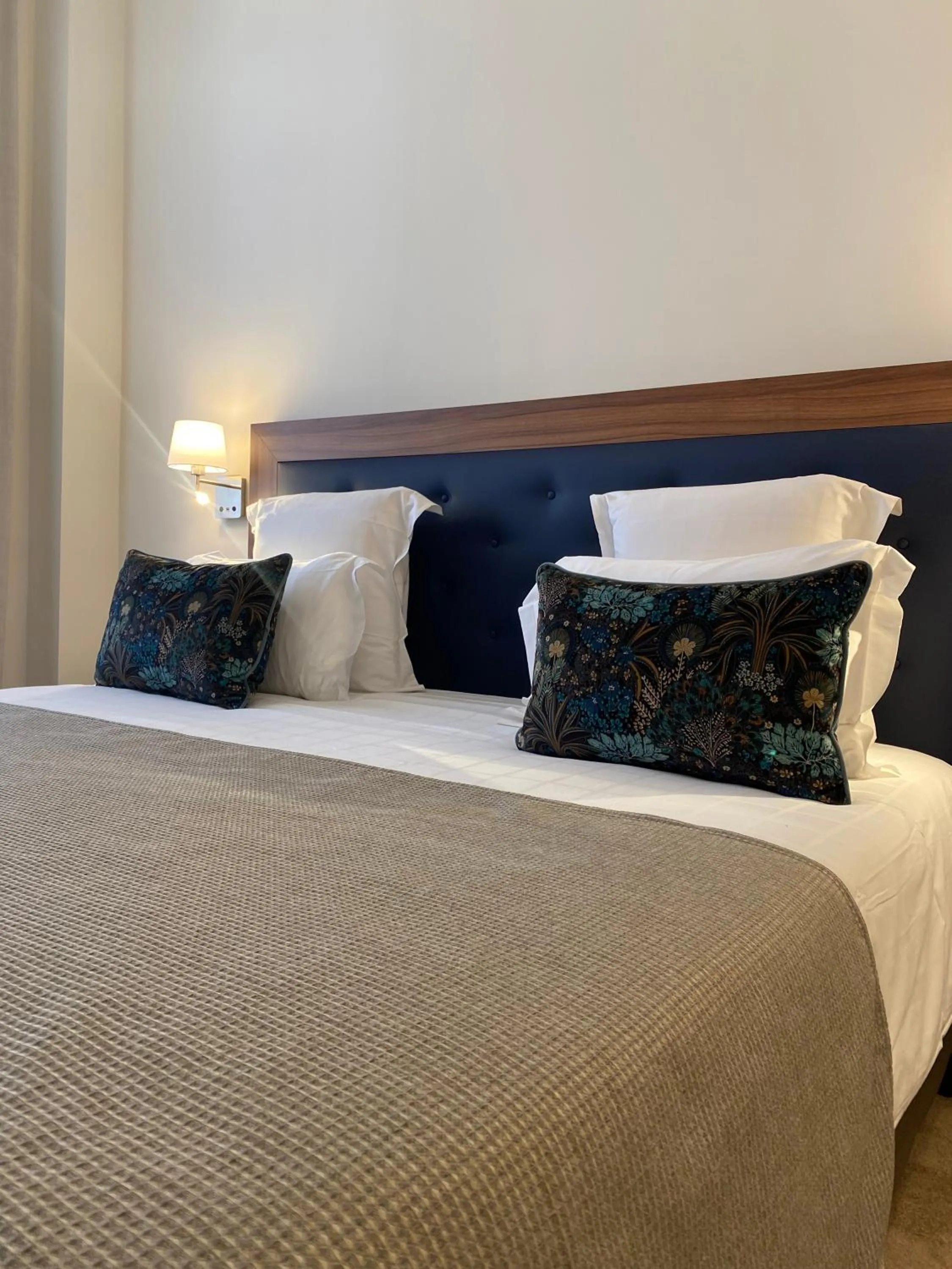 Bed in Westminster Hotel & Spa Nice