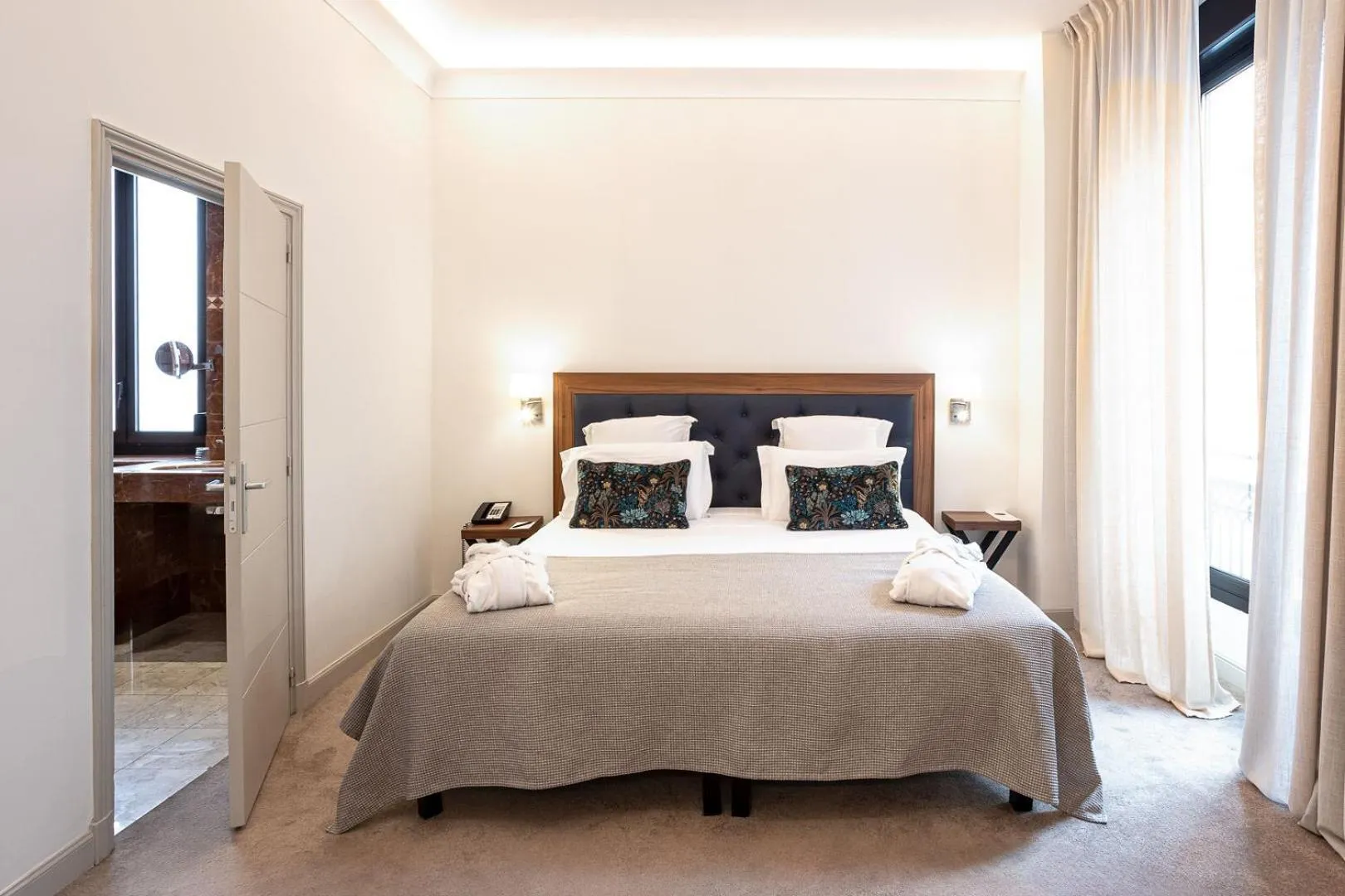 Bed in Westminster Hotel & Spa Nice