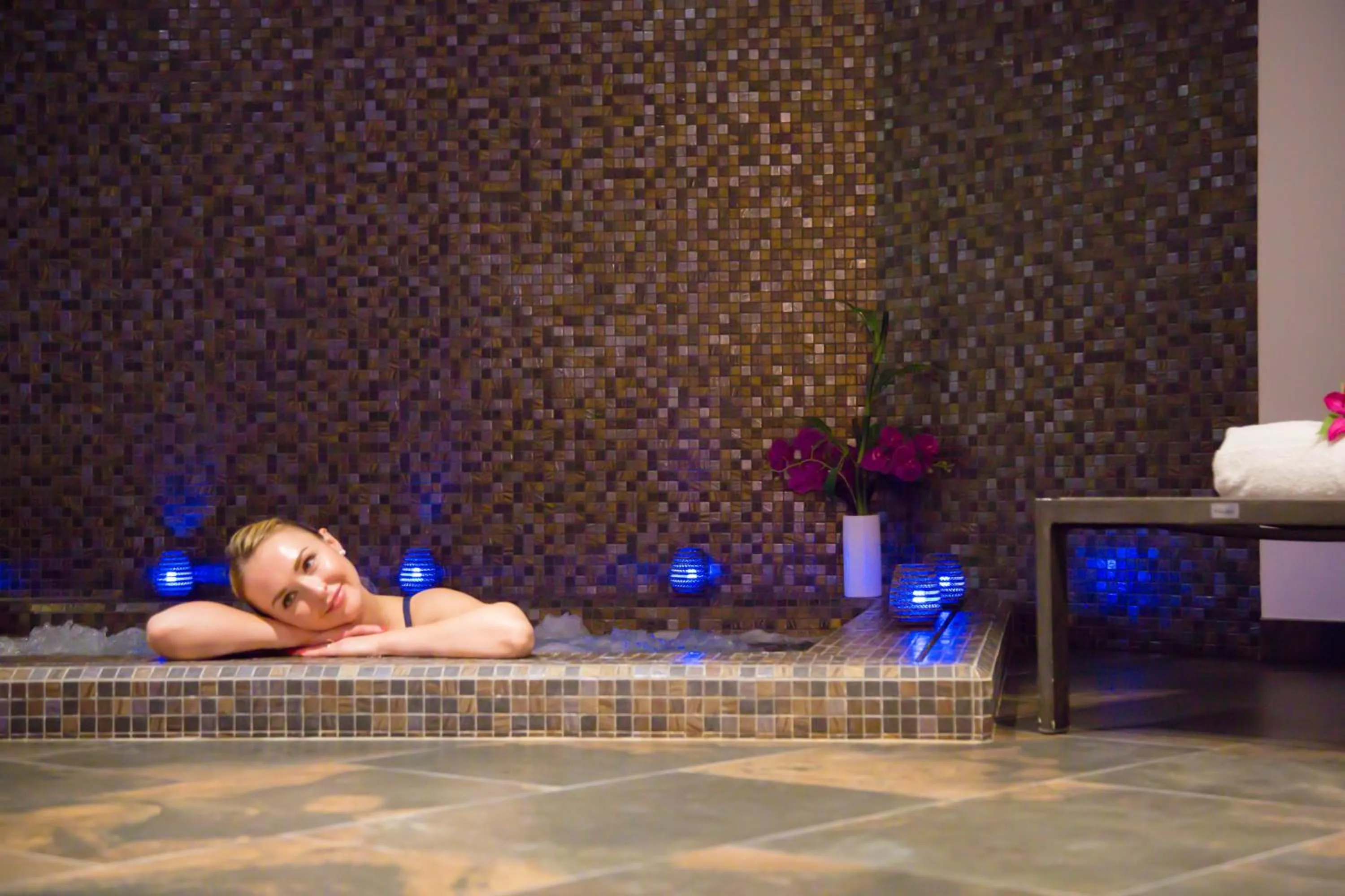 Hot Tub in Westminster Hotel & Spa Nice