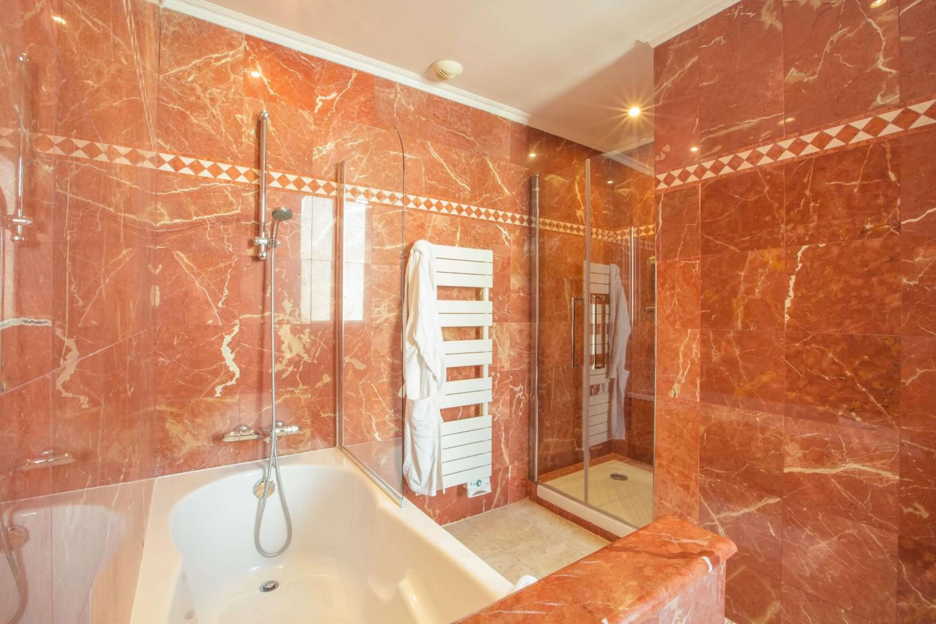 Bathroom in Westminster Hotel & Spa Nice