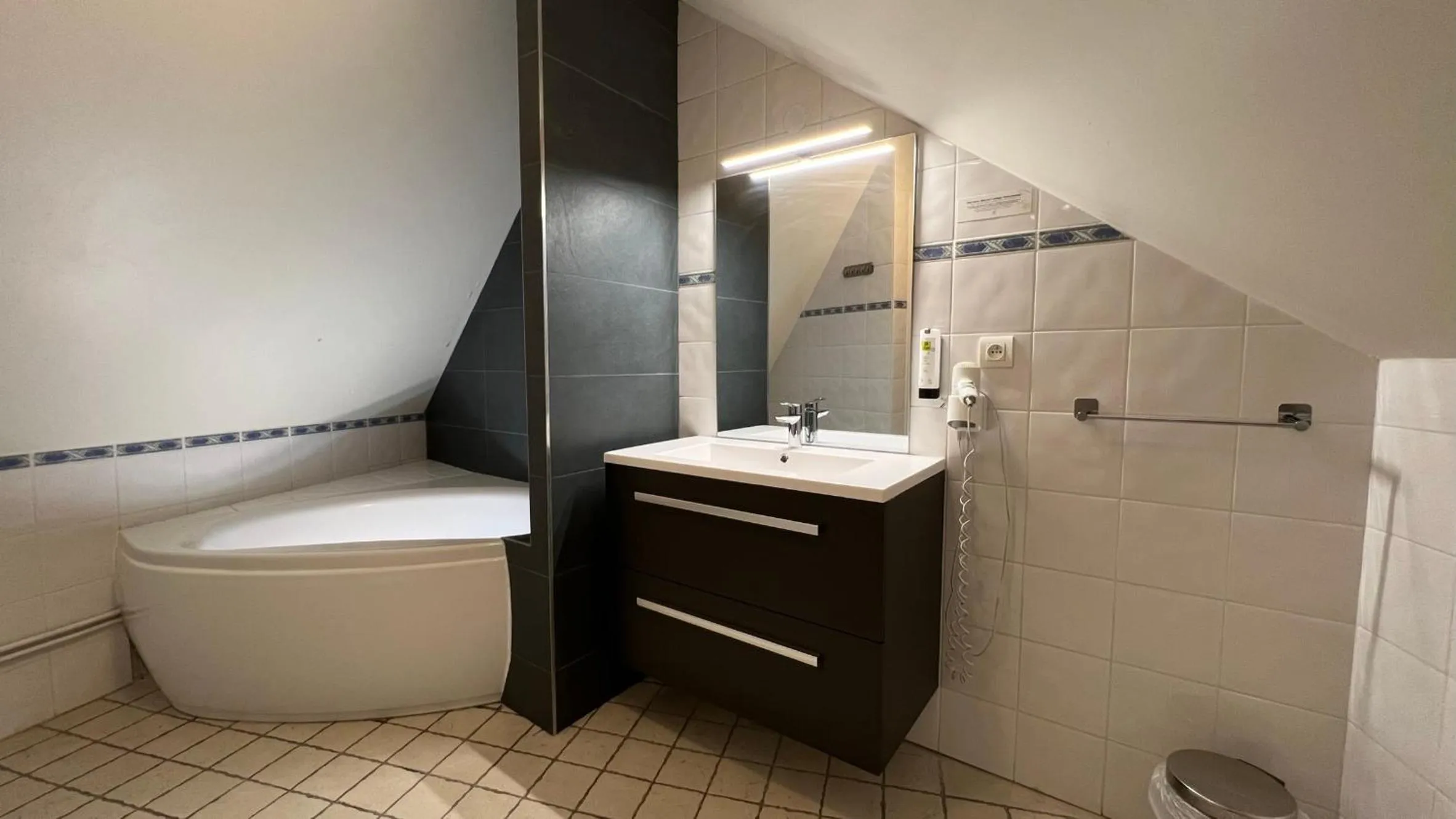 Bathroom in Logis Hôtel Volcan Sancy