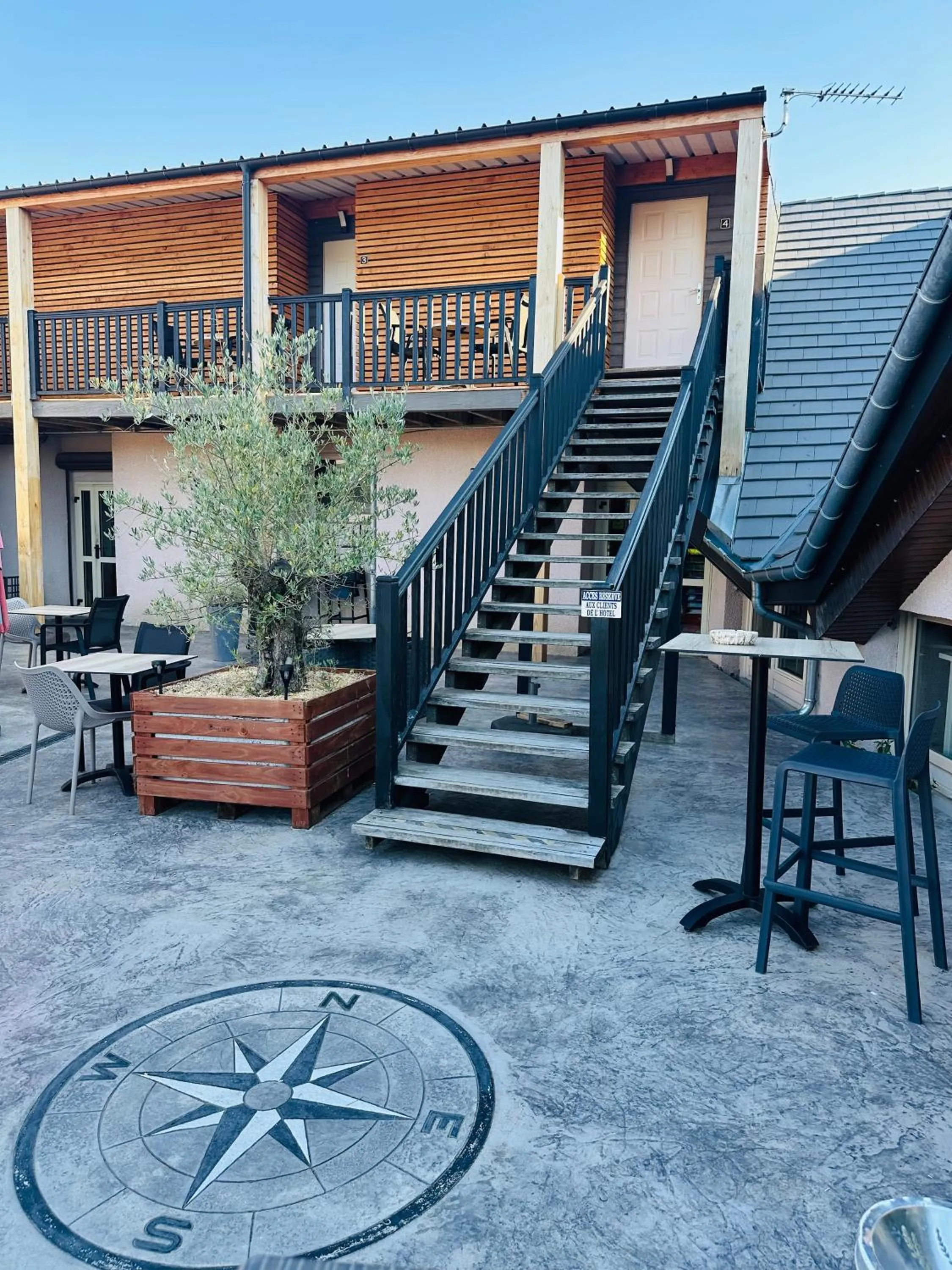 Patio in Logis Hôtel Volcan Sancy