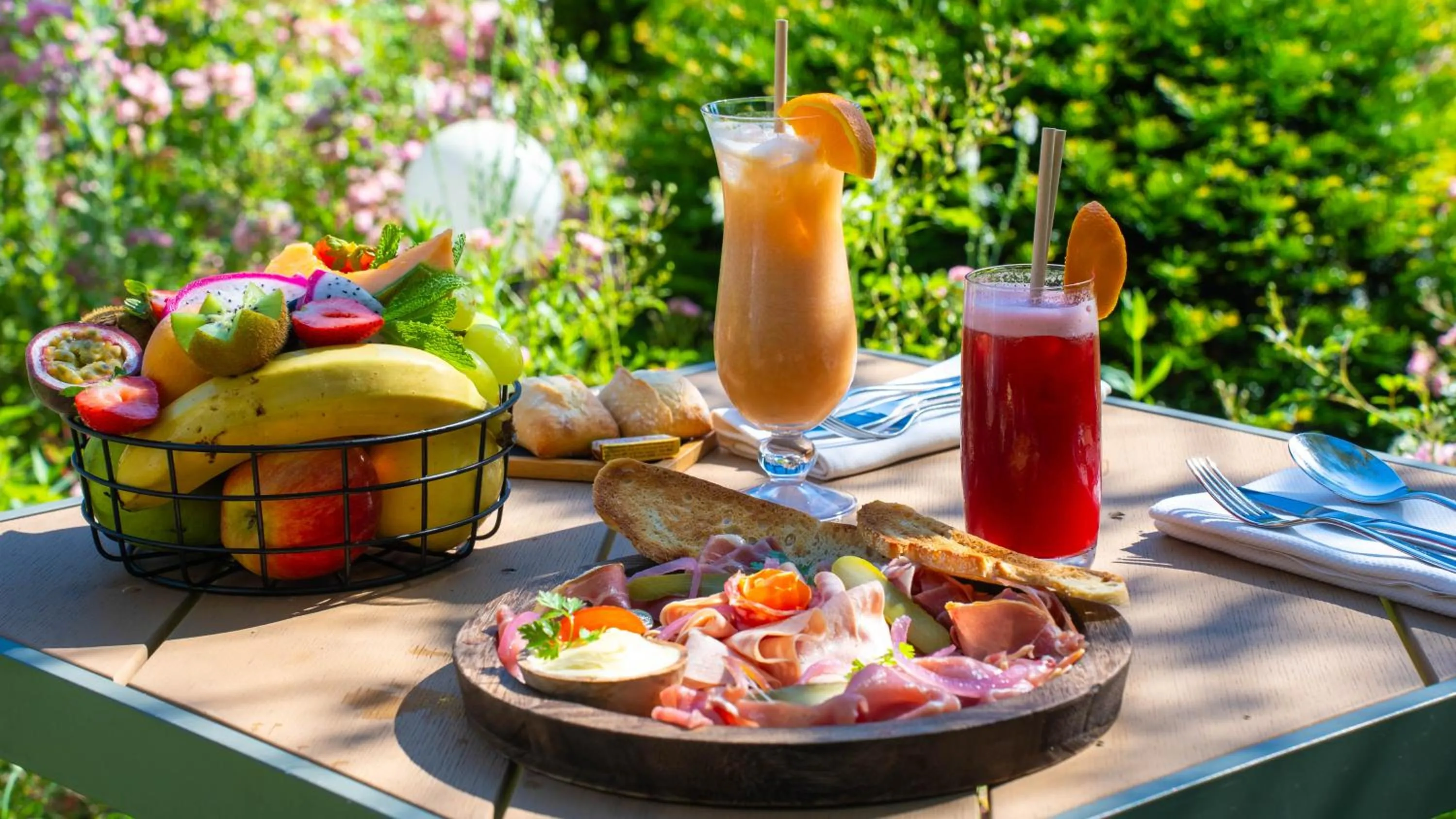 Restaurant/places to eat in The Jangle Hotel - Paris - Charles de Gaulle - Airport