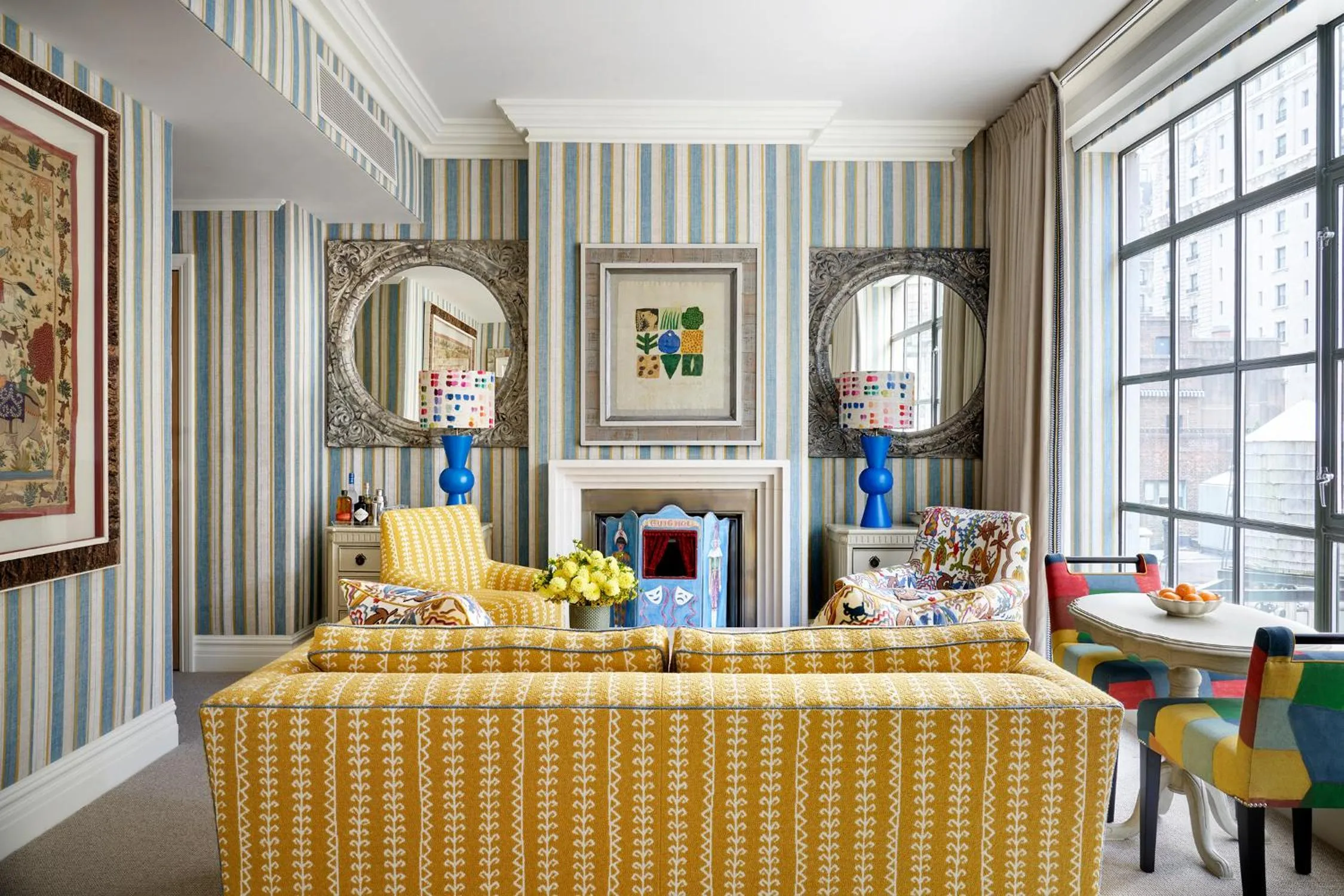 Living room, Bed in The Whitby Hotel