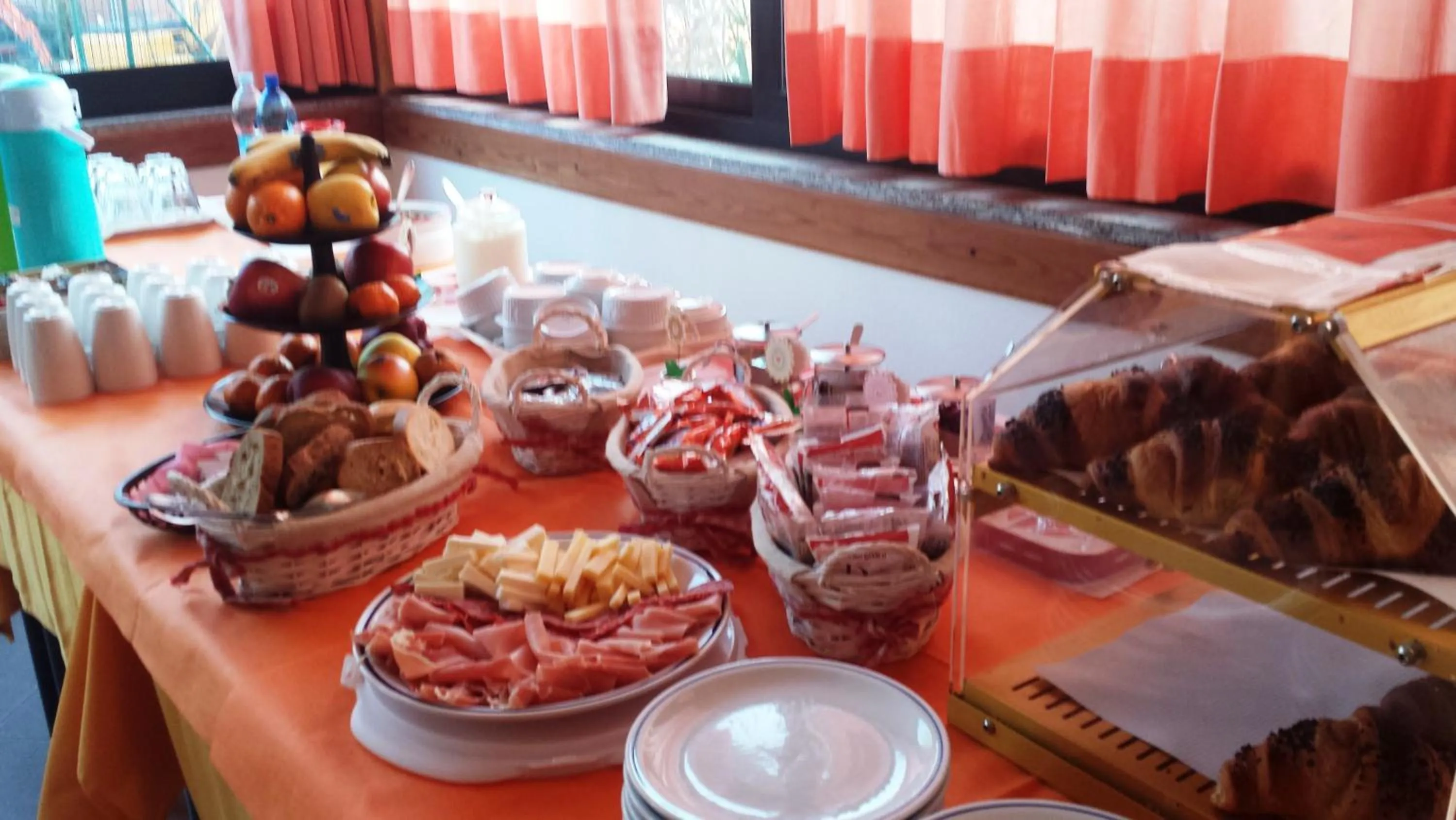 Buffet breakfast in Albergo Ristorante Lavedo