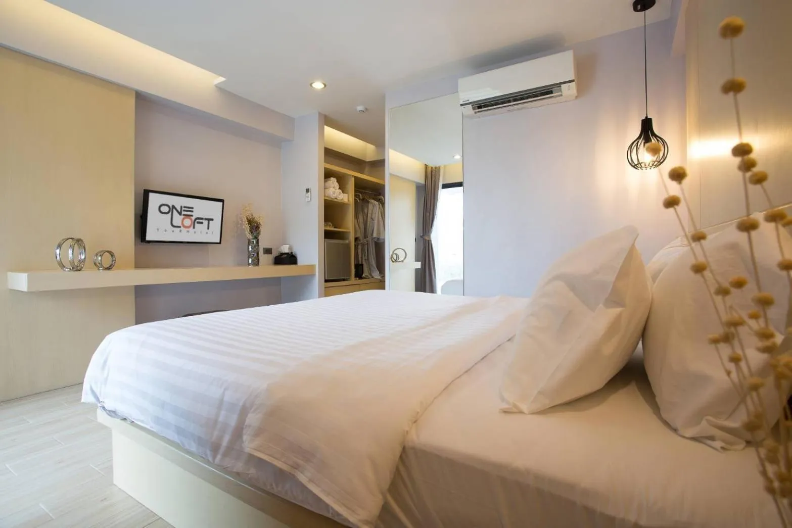 Bedroom, Bed in OneLoft Hotel