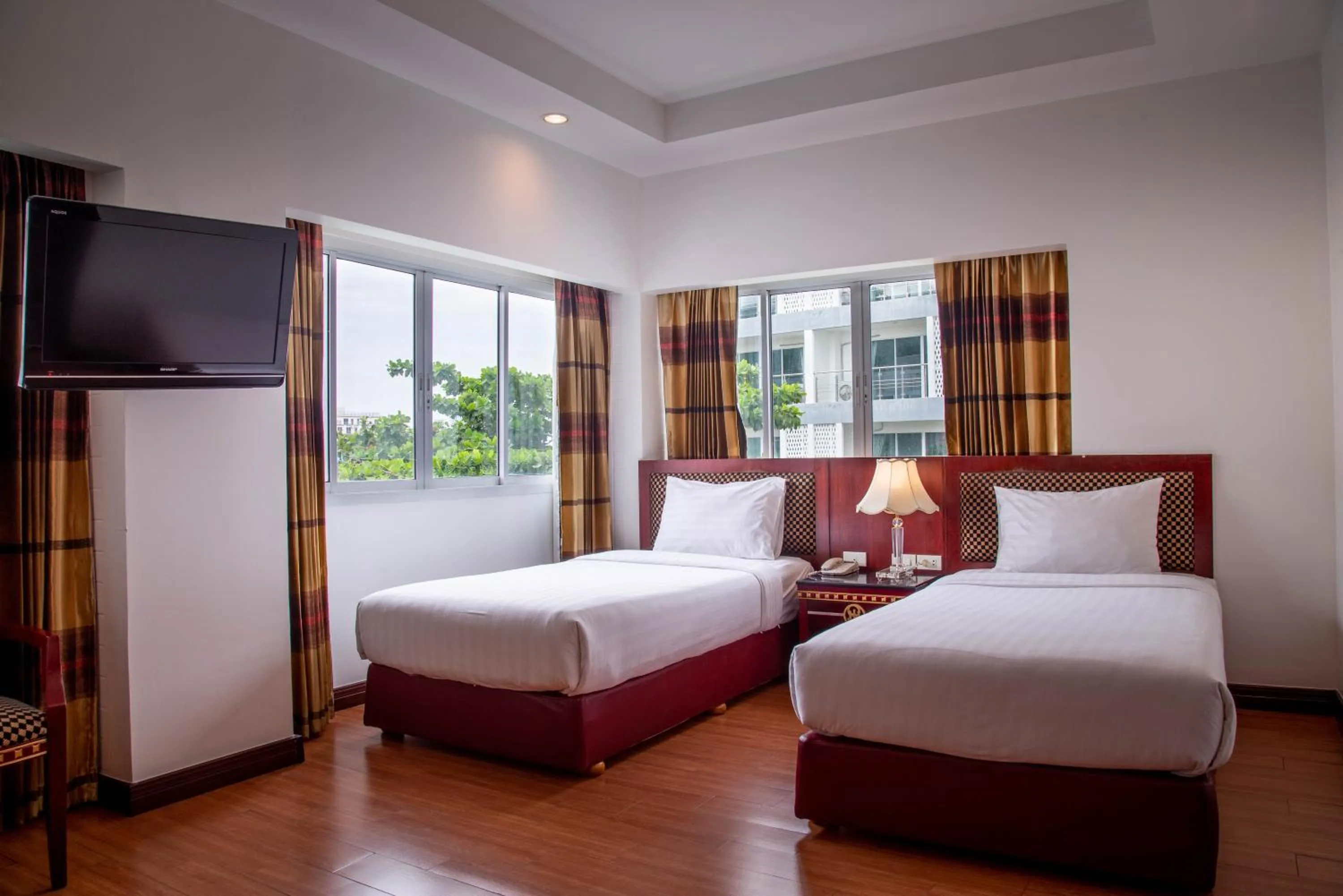 Bedroom, Bed in Jomtien Hisotel