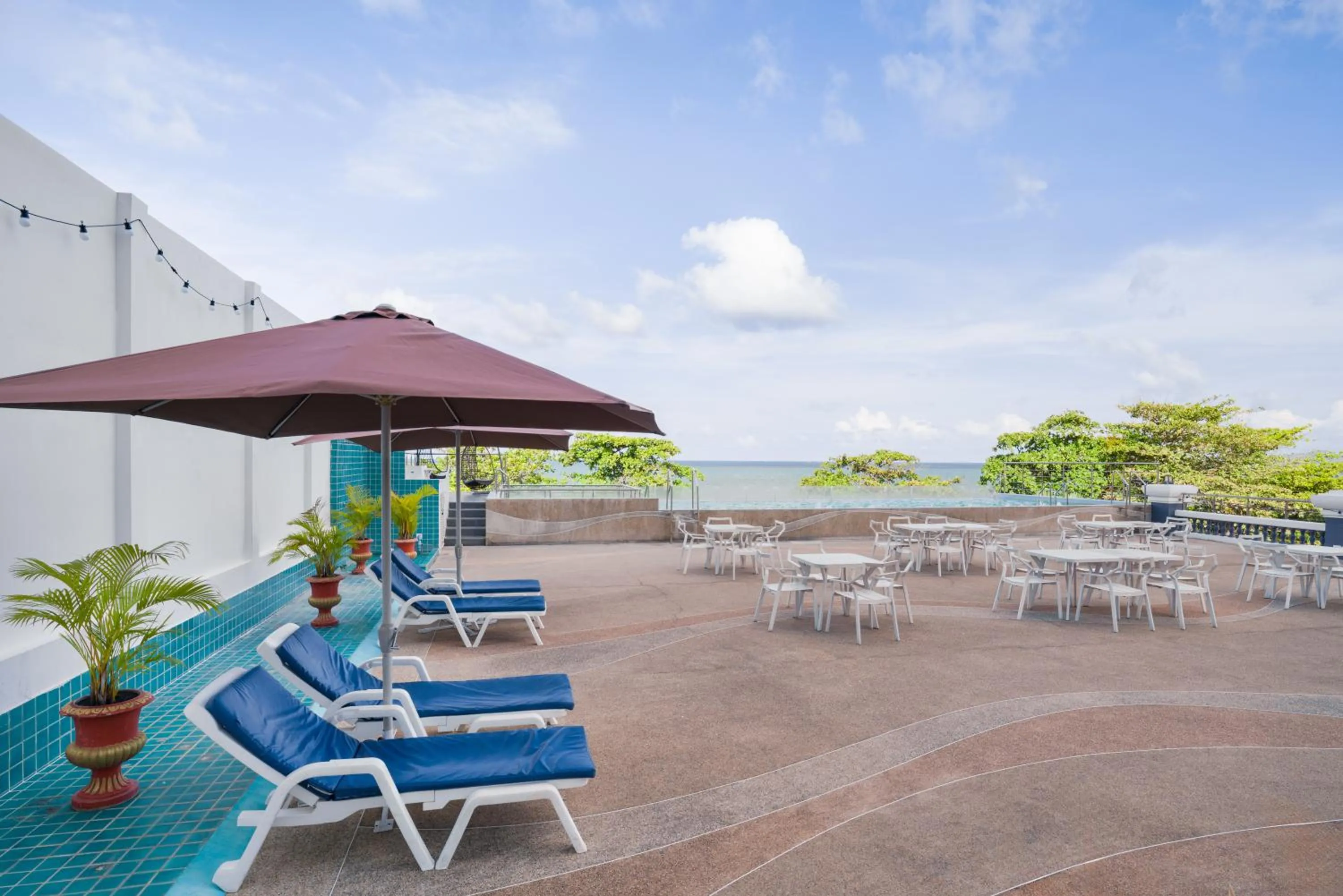 Swimming pool in Jomtien Hisotel
