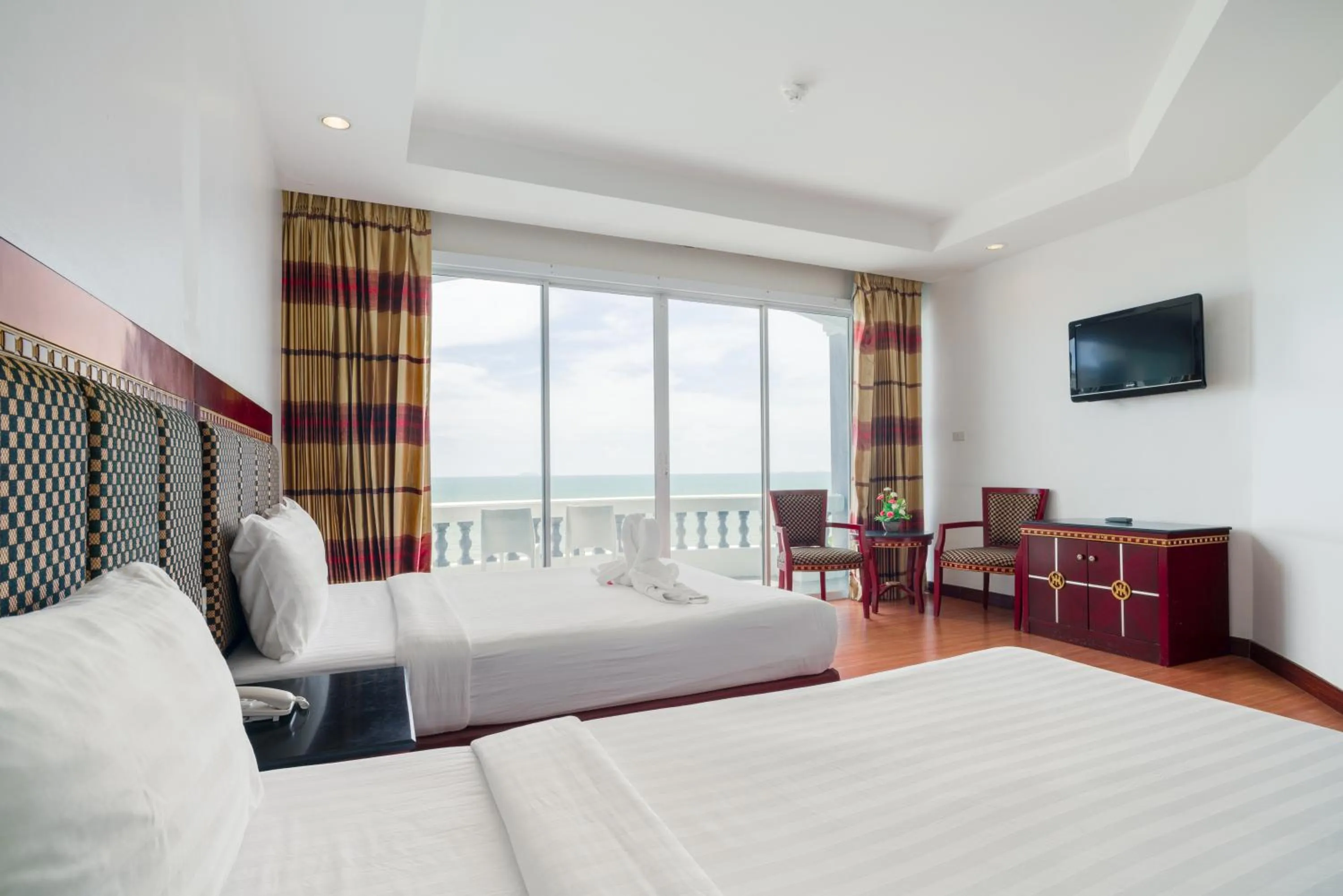 Bed in Jomtien Hisotel