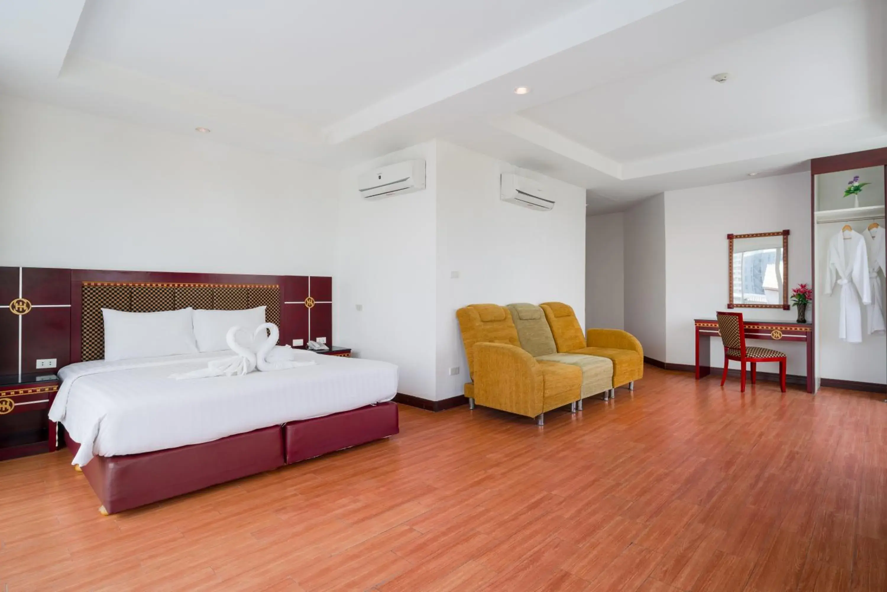 Junior Suite with Sea View in Jomtien Hisotel Junior Suite with Sea View in Jomtien Hisotel