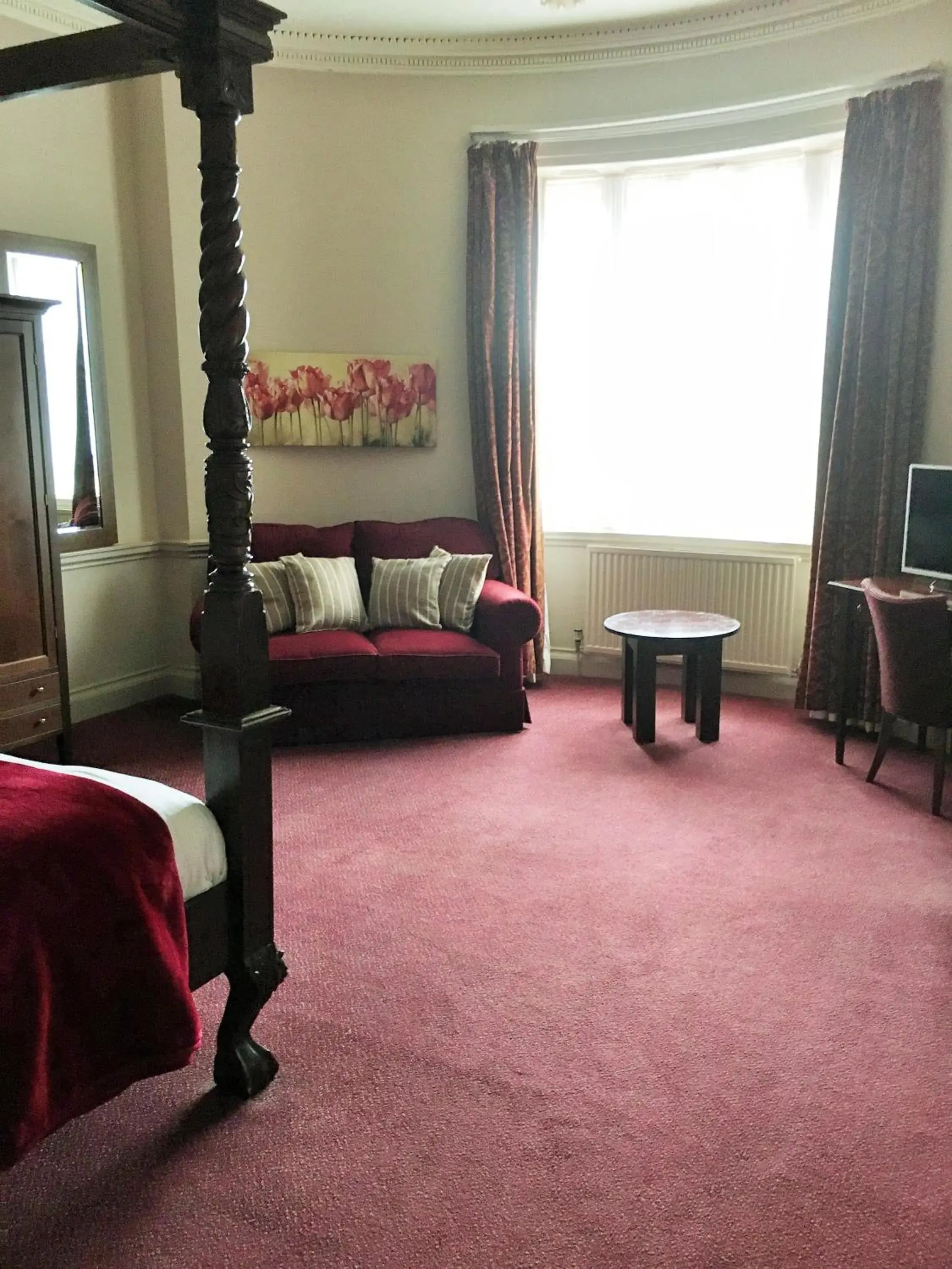 Double Room with Four Poster Bed in Old Bull Inn Double Room with Four Poster Bed in Old Bull Inn