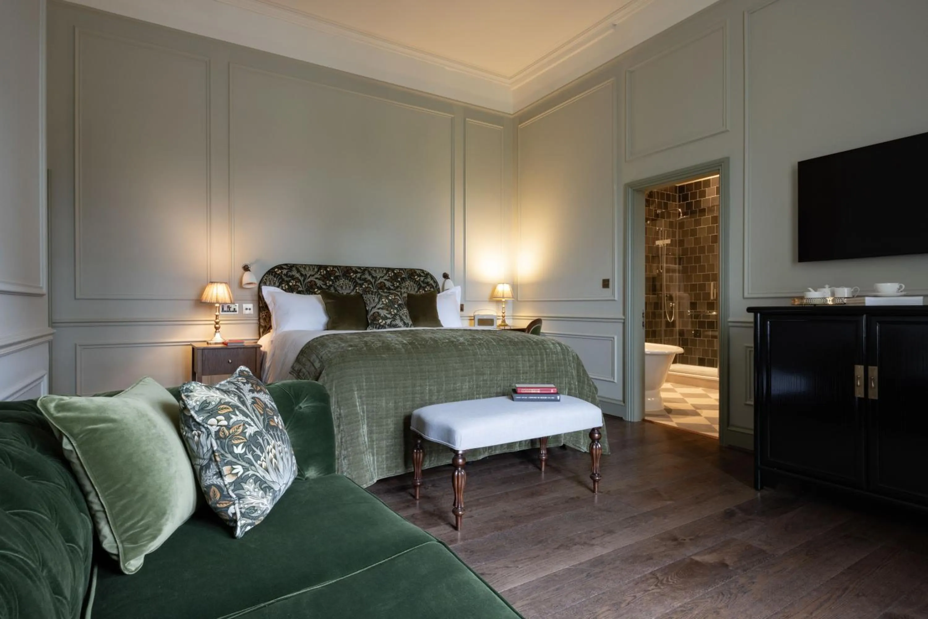 Bed in Dumbleton Hall Hotel