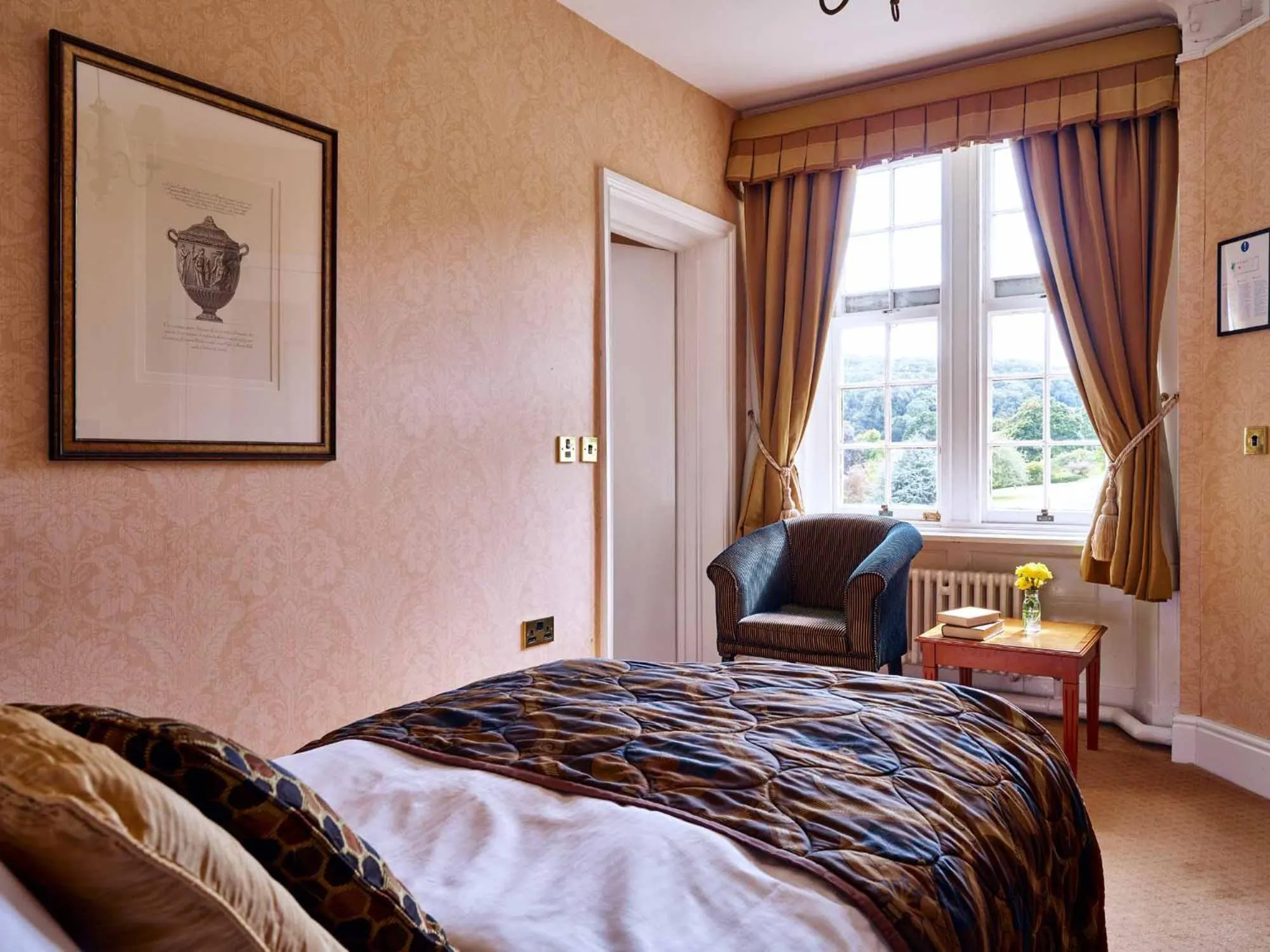 Bed in Dumbleton Hall Hotel