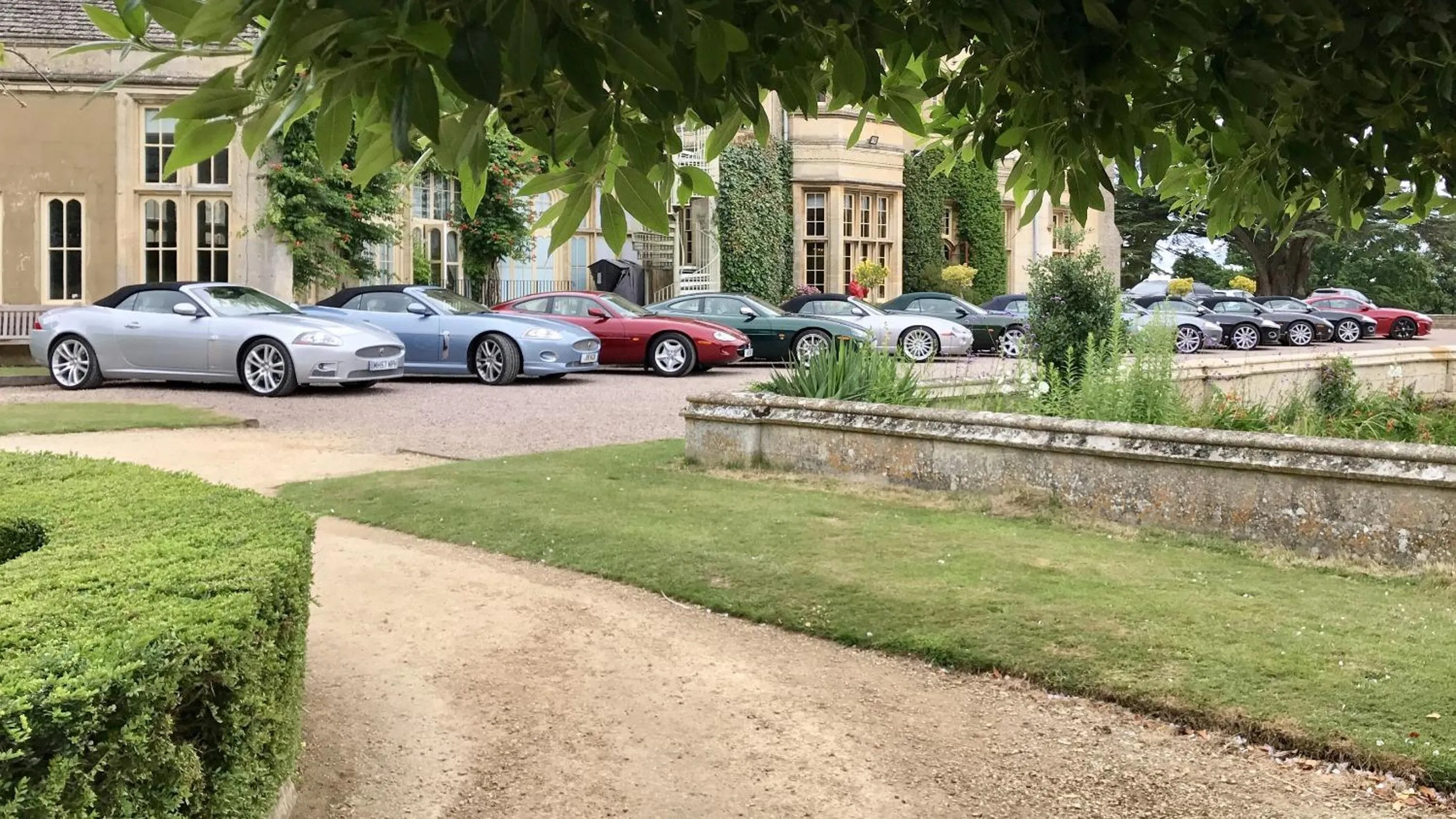 Garden in Dumbleton Hall Hotel