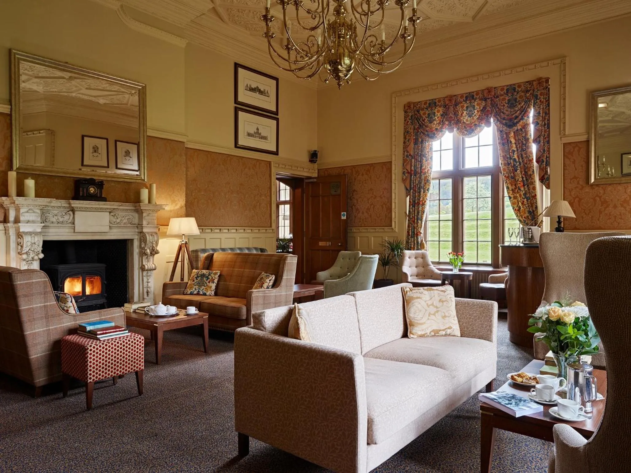 Lounge or bar in Dumbleton Hall Hotel