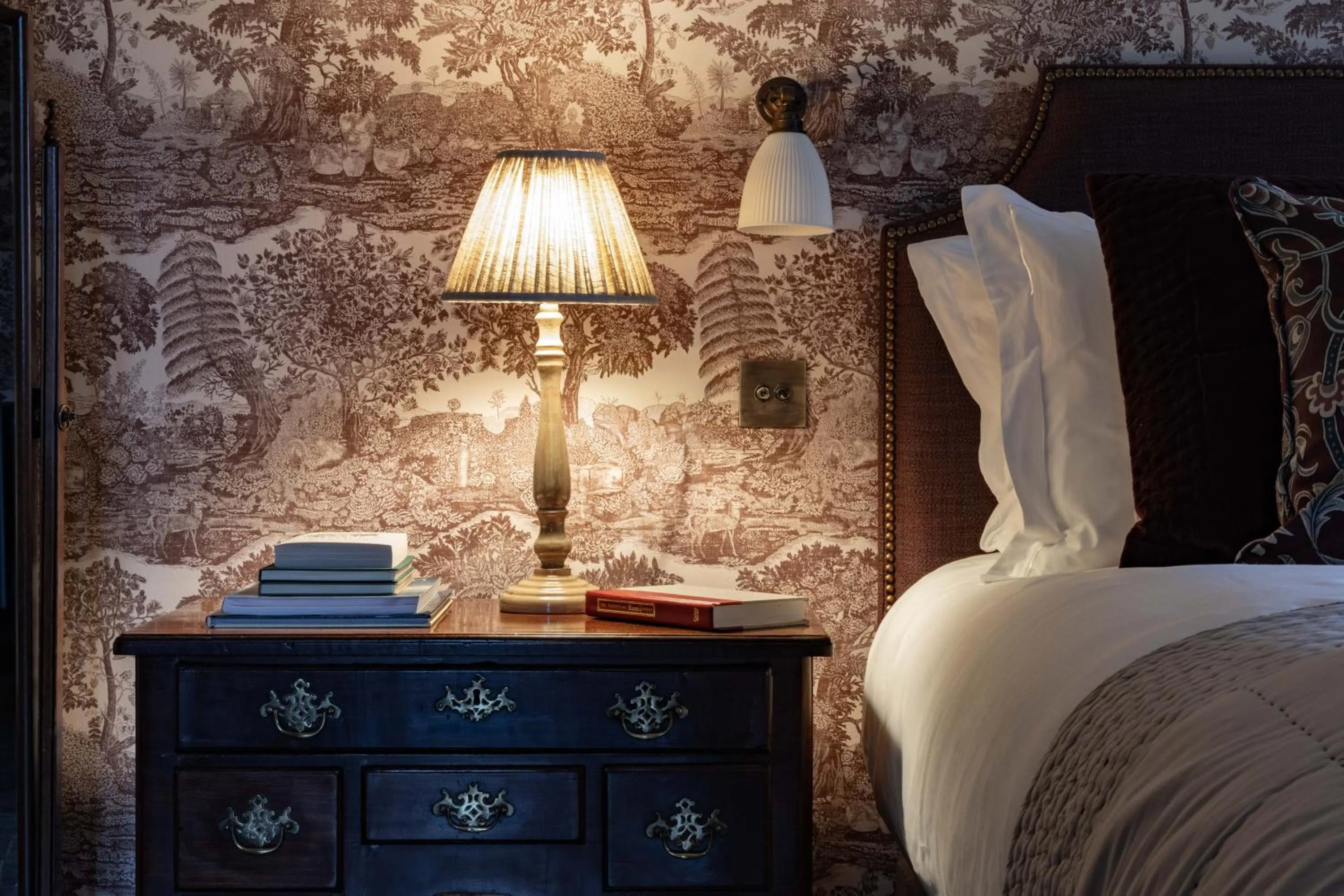 Bed in Dumbleton Hall Hotel