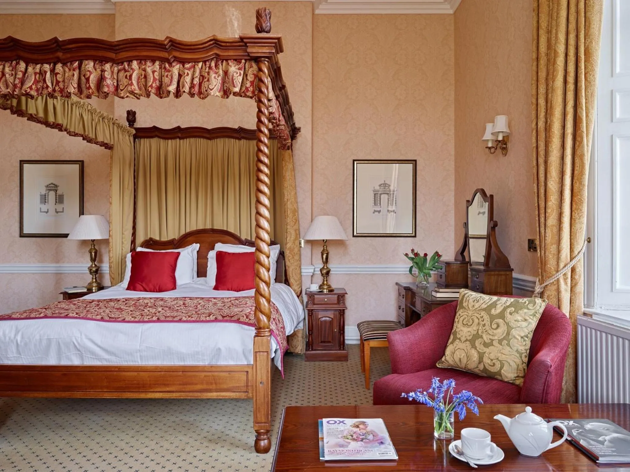 Lake view, Bed in Dumbleton Hall Hotel