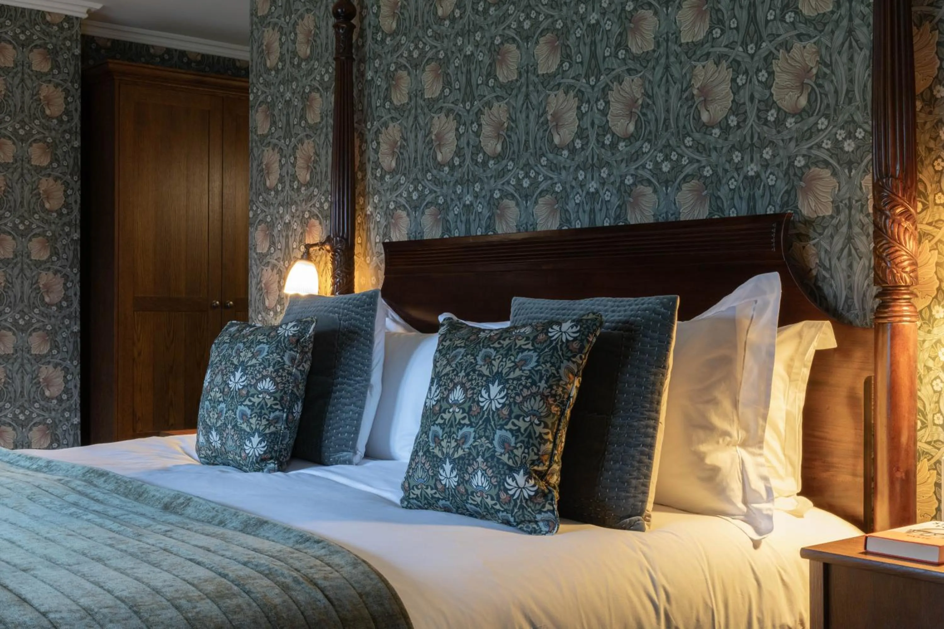 Bed in Dumbleton Hall Hotel